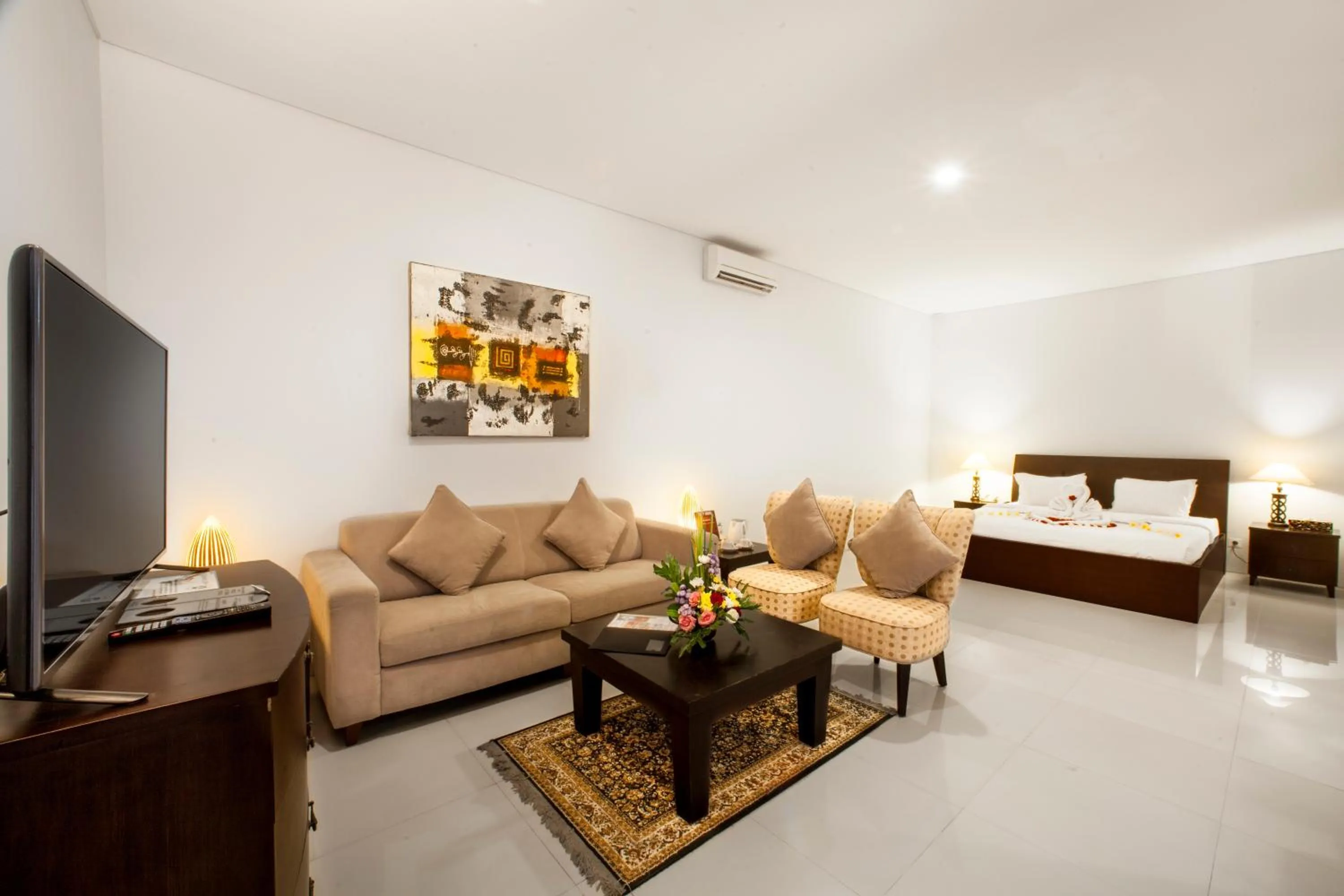 Bedroom, Bed in The Radiant Hotel