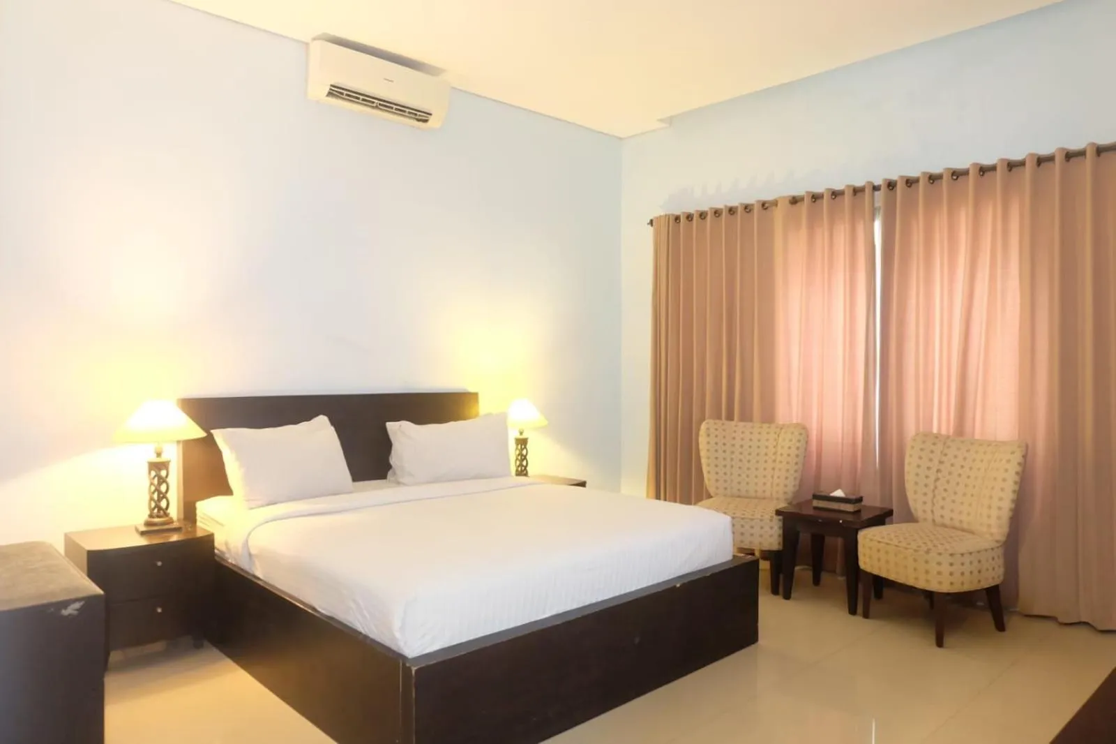 Bedroom, Bed in The Radiant Hotel