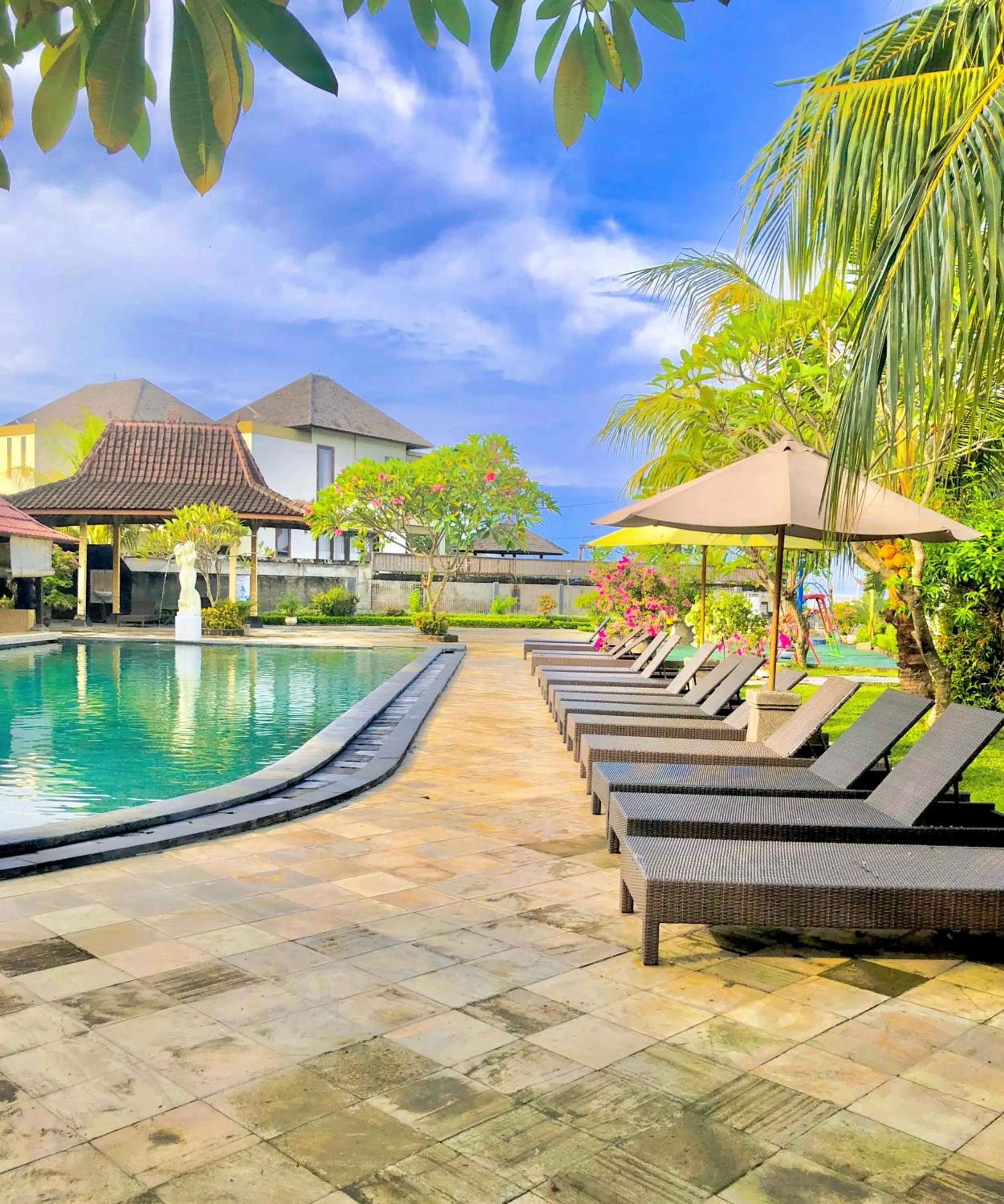Swimming pool in Puri Saron Senggigi Hotel