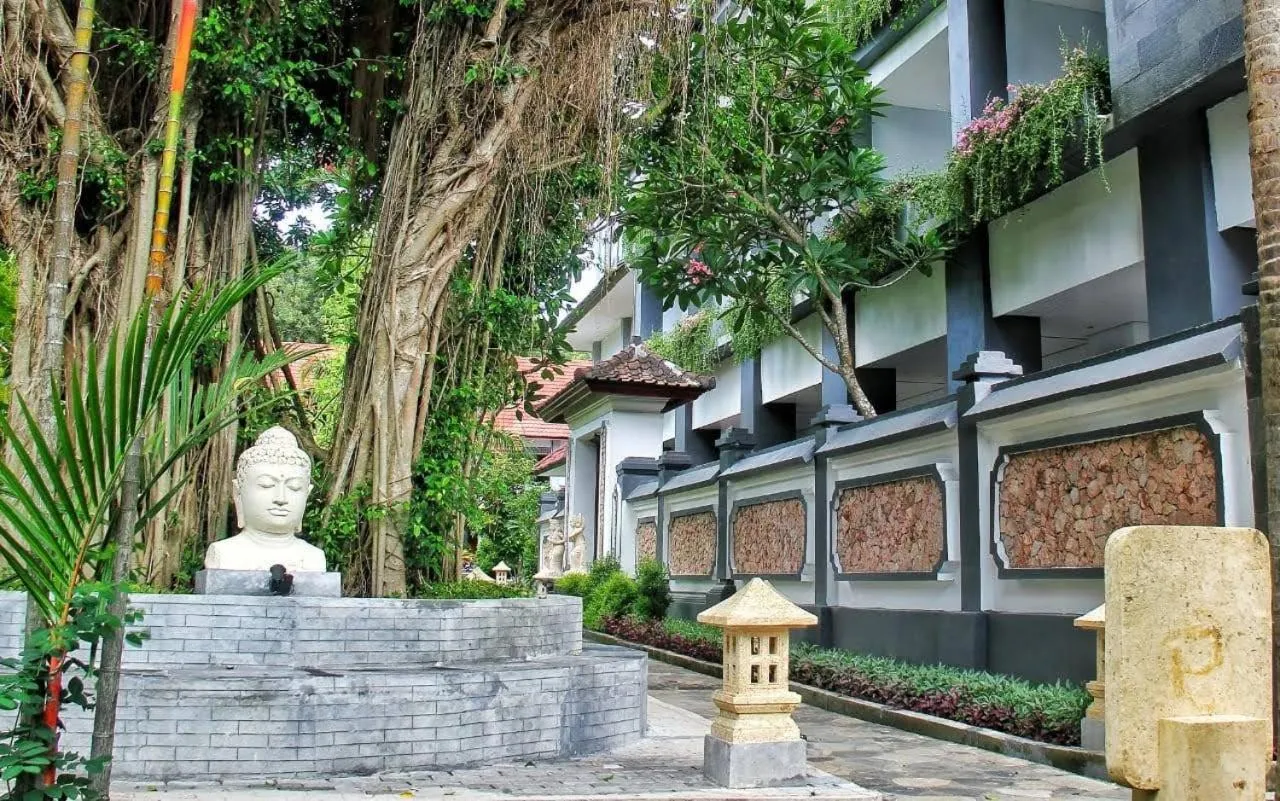 Garden view in Puri Saron Senggigi Hotel