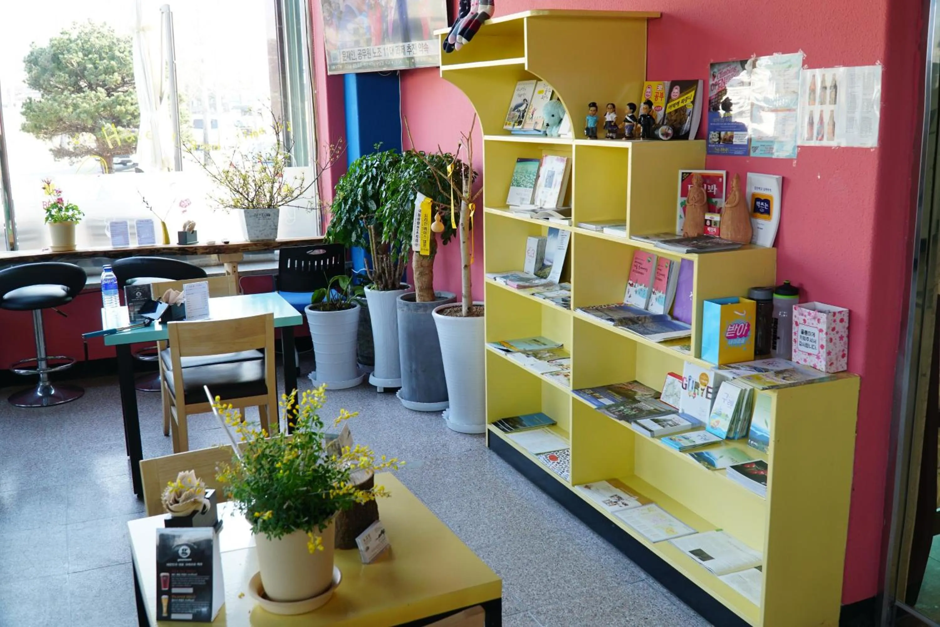 Communal lounge/ TV room in Nogodan Guesthouse and Hotel