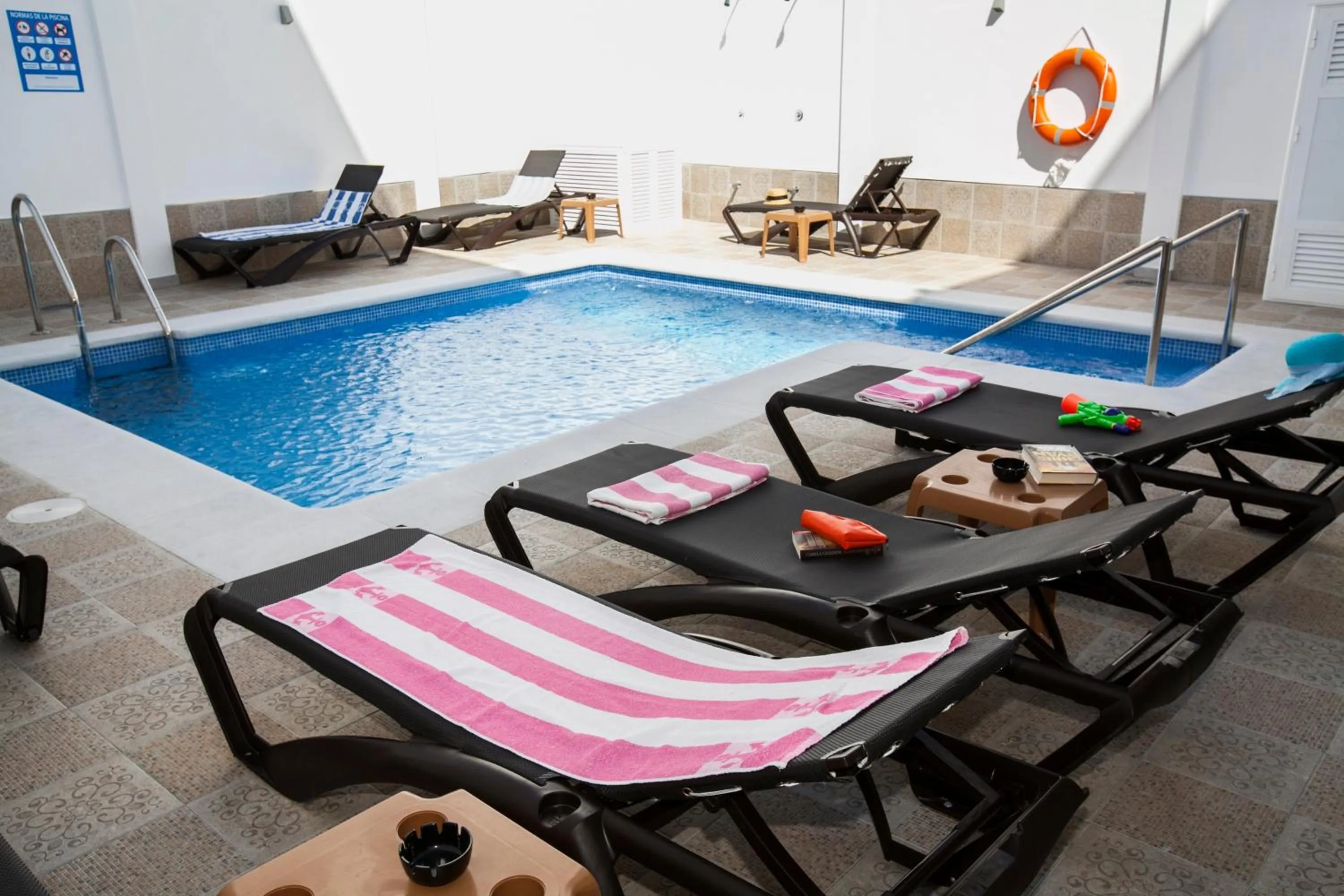 Swimming pool in Hostal Boutique Bajamar