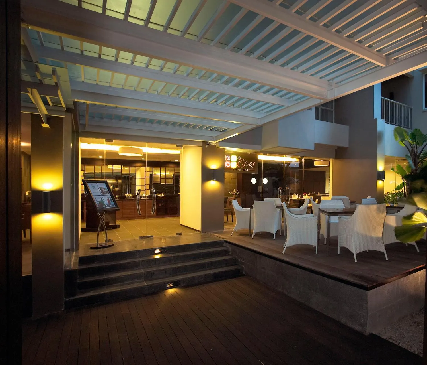 Restaurant/places to eat in Golden Tulip Balikpapan Hotel & Suites