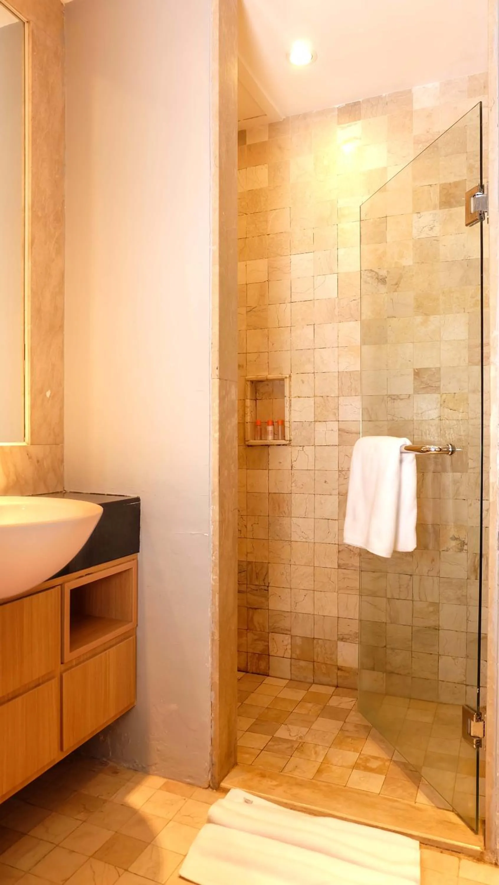 Shower in Golden Tulip Balikpapan Hotel & Suites