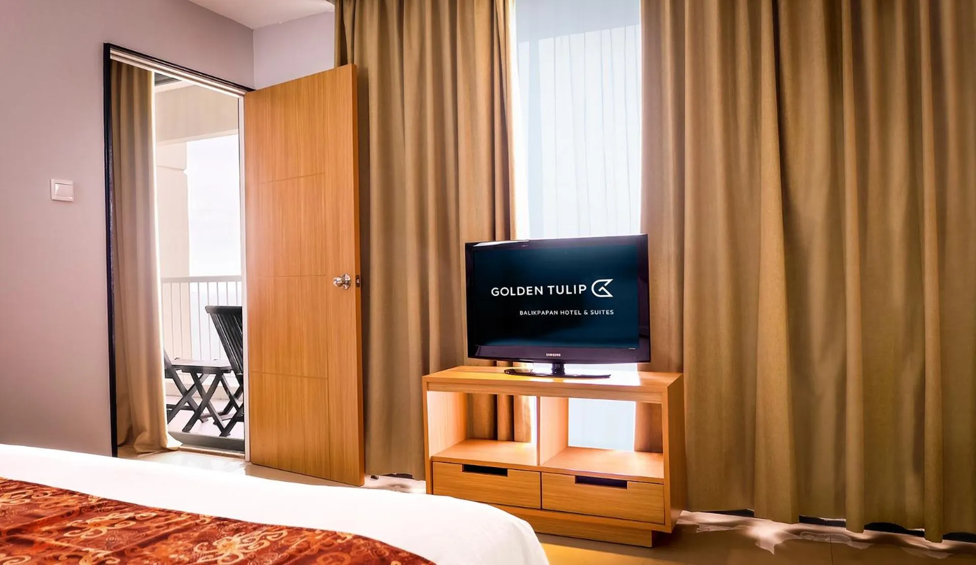 Bedroom, Bed in Golden Tulip Balikpapan Hotel & Suites