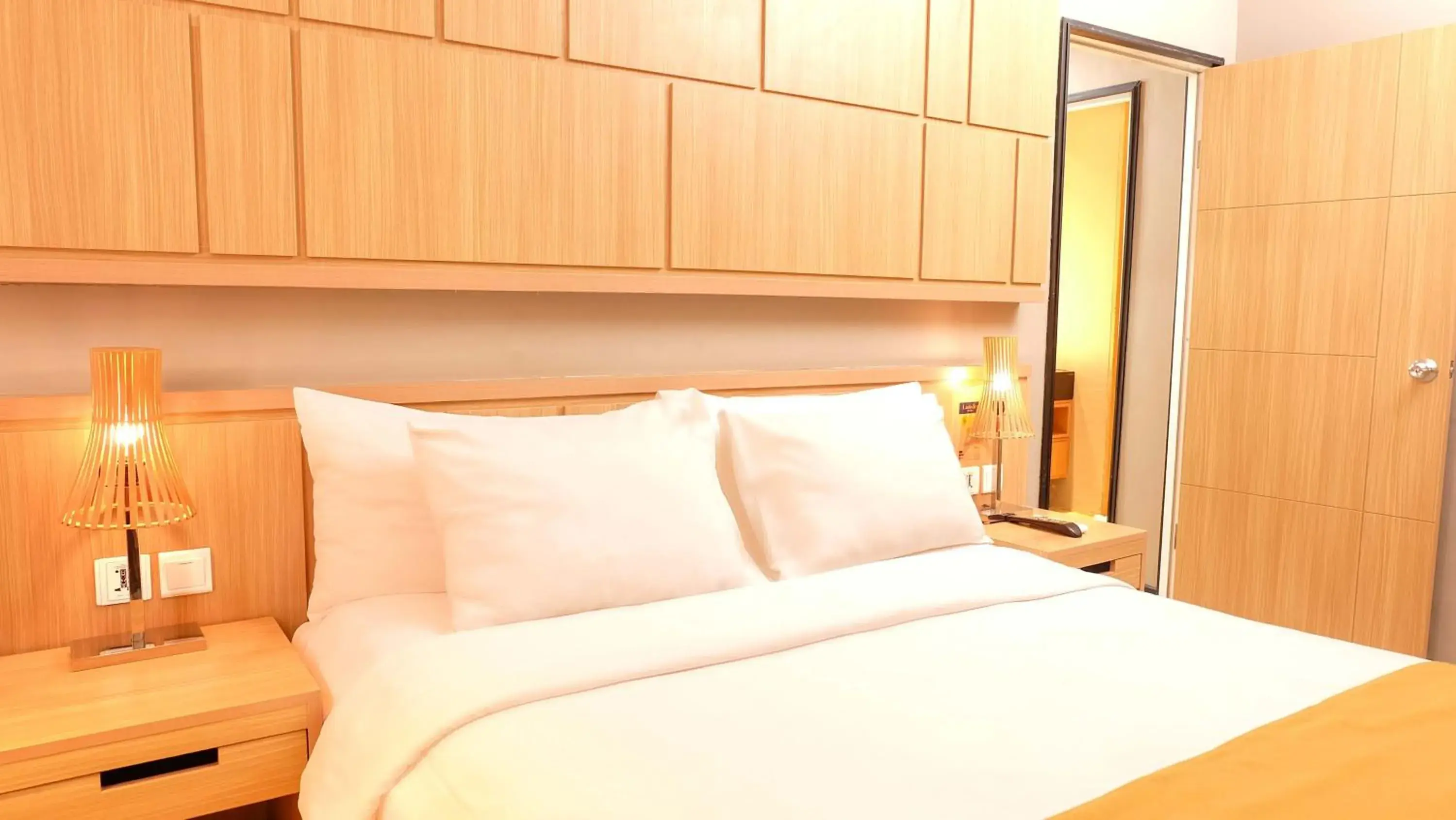 Junior Suite - 1 Queen Bed 1 Single Bed in Golden Tulip Balikpapan Hotel & Suites Junior Suite - 1 Queen Bed 1 Single Bed in Golden Tulip Balikpapan Hotel & Suites