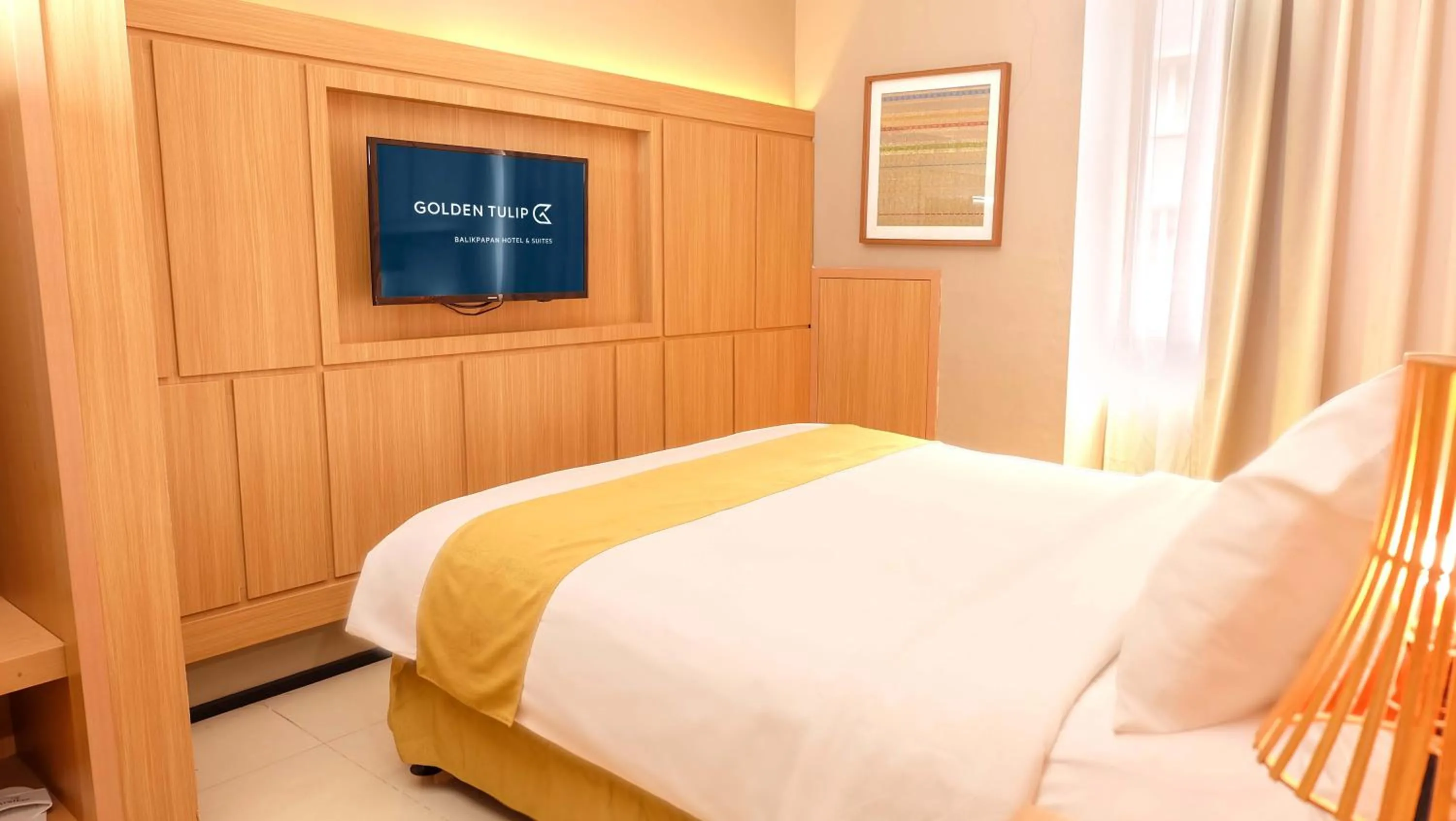 Bedroom, Bed in Golden Tulip Balikpapan Hotel & Suites