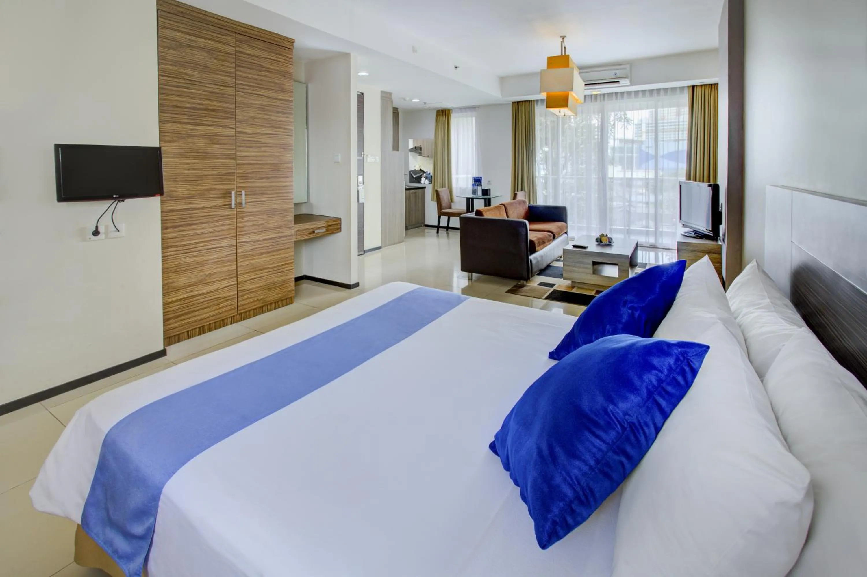 Bedroom, Bed in Golden Tulip Balikpapan Hotel & Suites