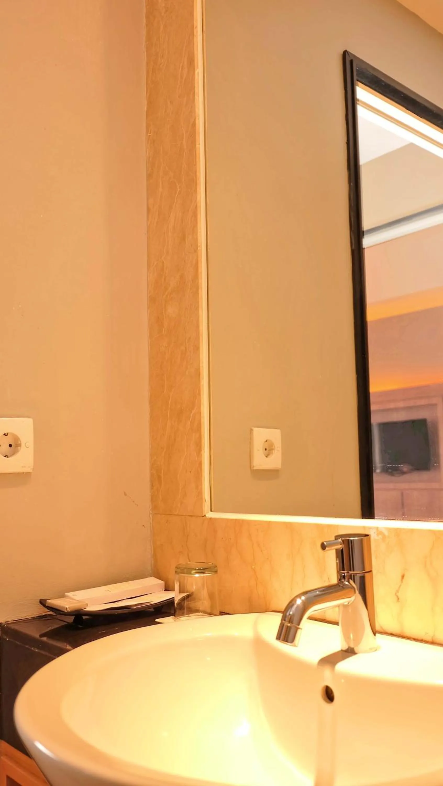 Bathroom in Golden Tulip Balikpapan Hotel & Suites