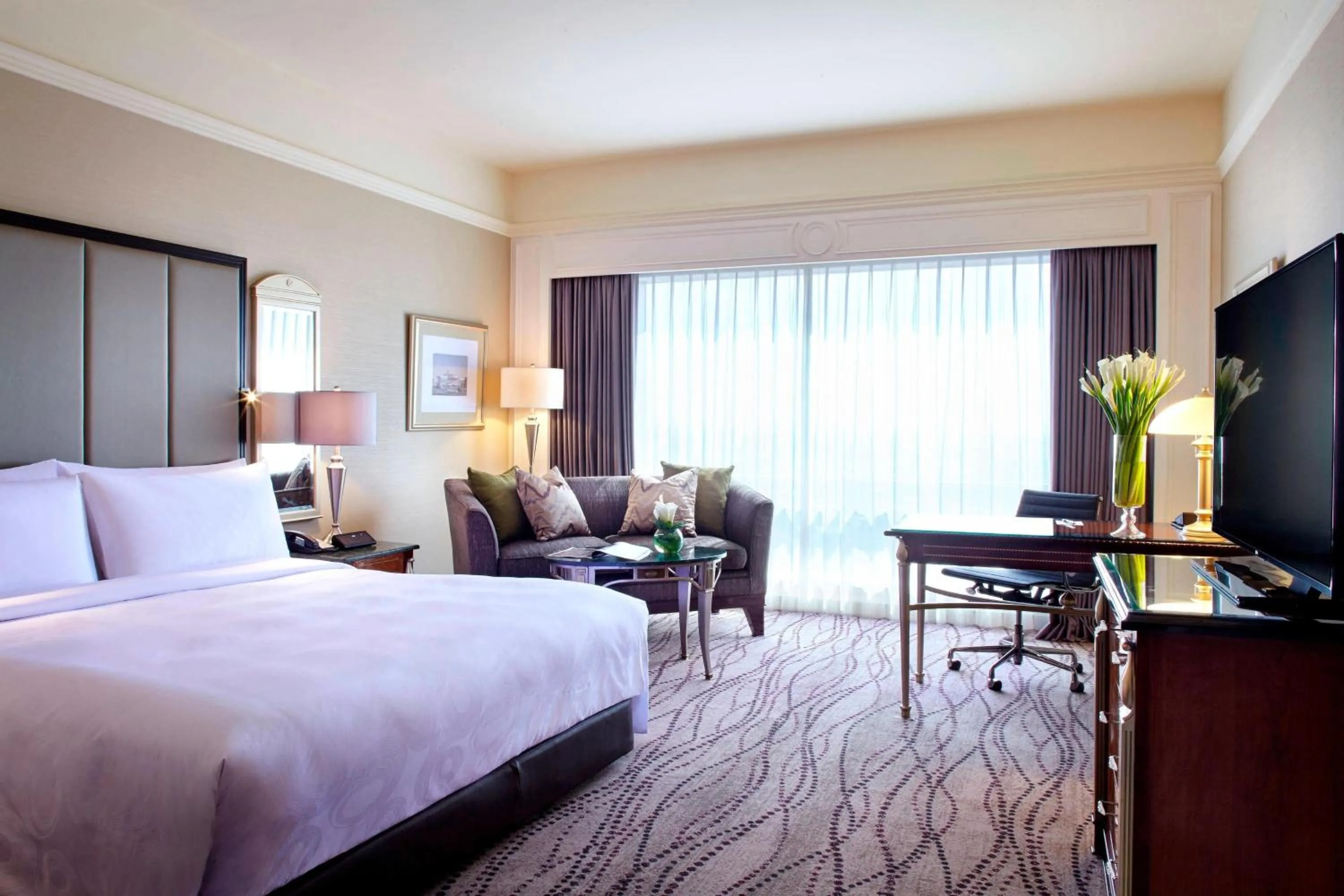 Photo of the whole room, Bed in JW Marriott Hotel Surabaya