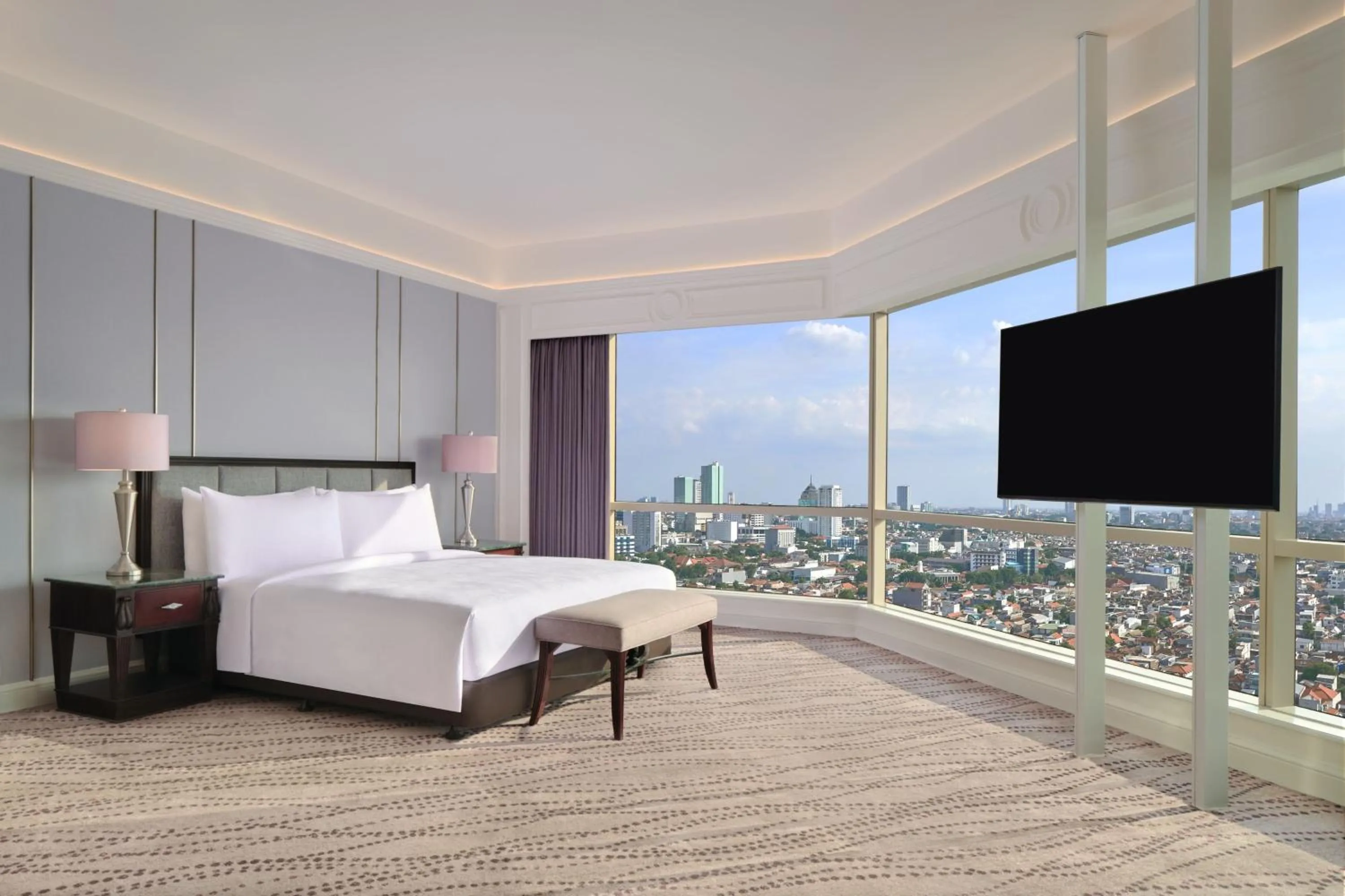 Photo of the whole room, Bed in JW Marriott Hotel Surabaya