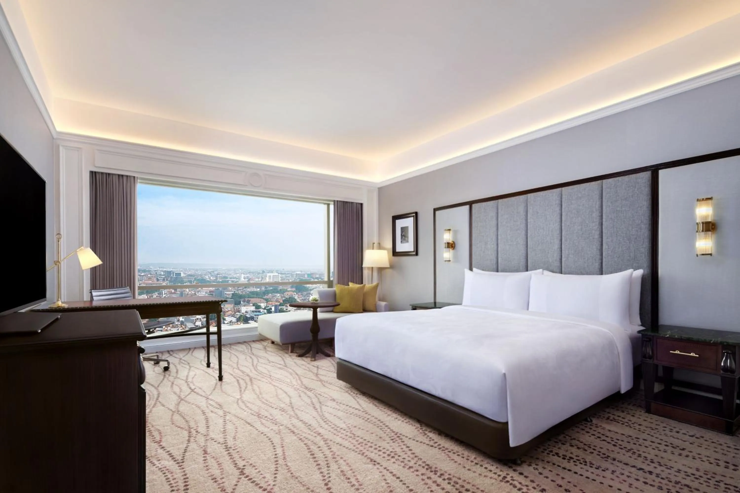 Photo of the whole room, Bed in JW Marriott Hotel Surabaya