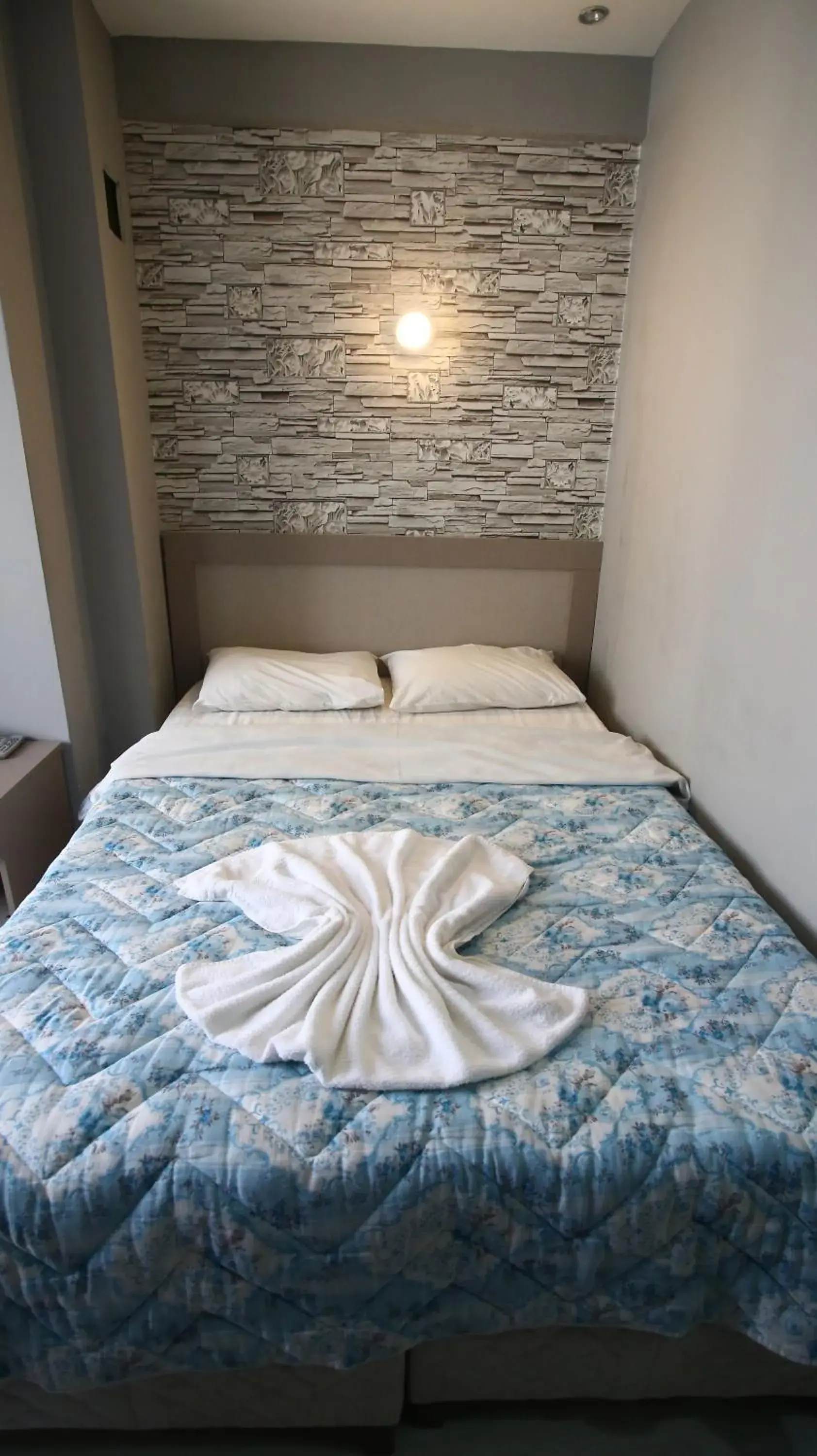 Single Room with Bathroom in Fly Hotel Single Room with Bathroom in Fly Hotel