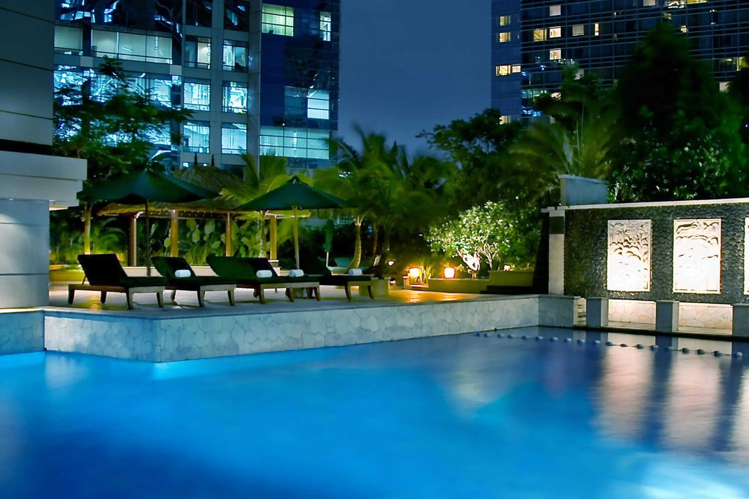 Swimming pool in JW Marriott Hotel Jakarta