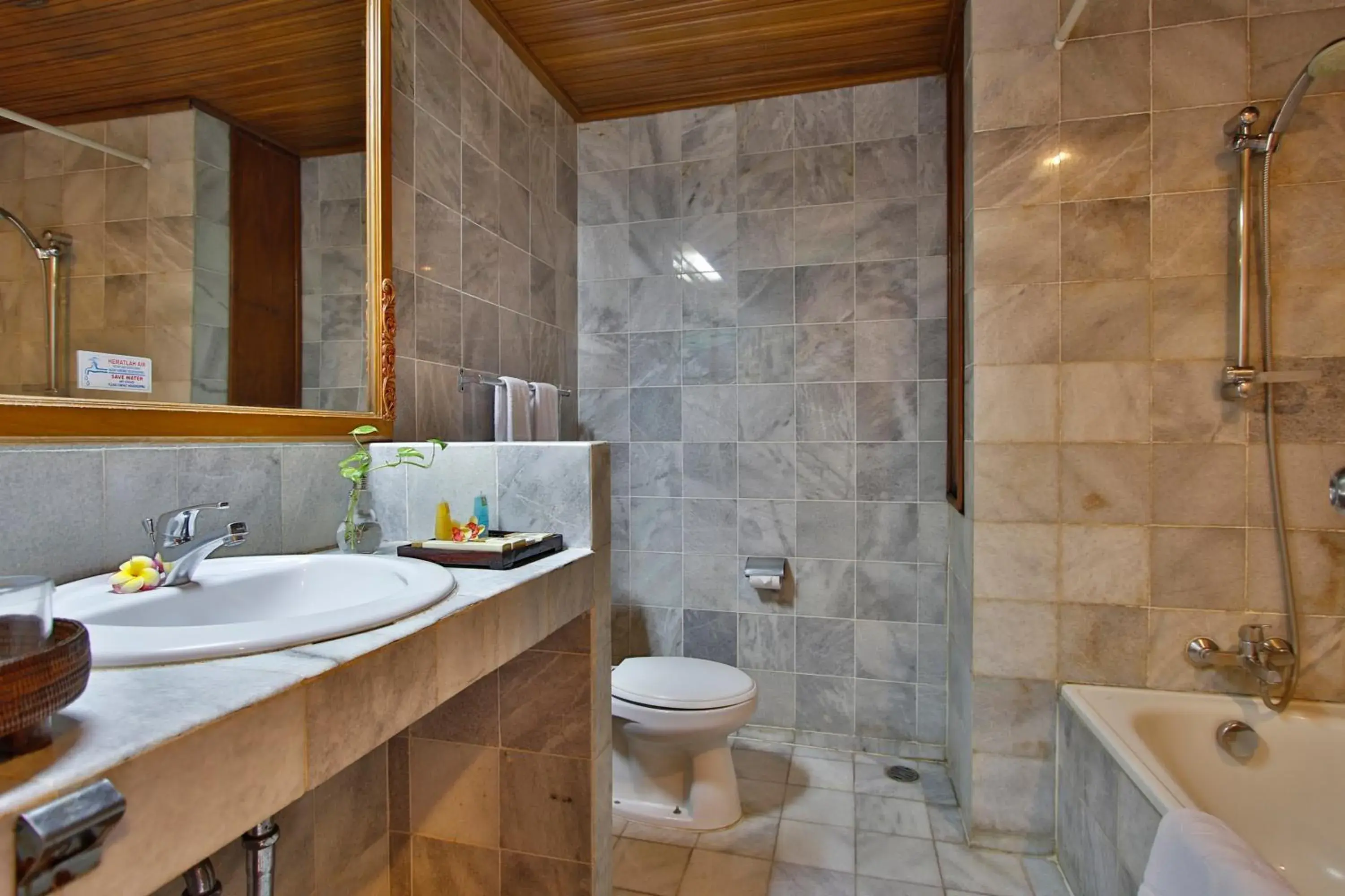 Superior Twin Room with Garden View in Jayakarta Hotel Lombok Superior Twin Room with Garden View in Jayakarta Hotel Lombok