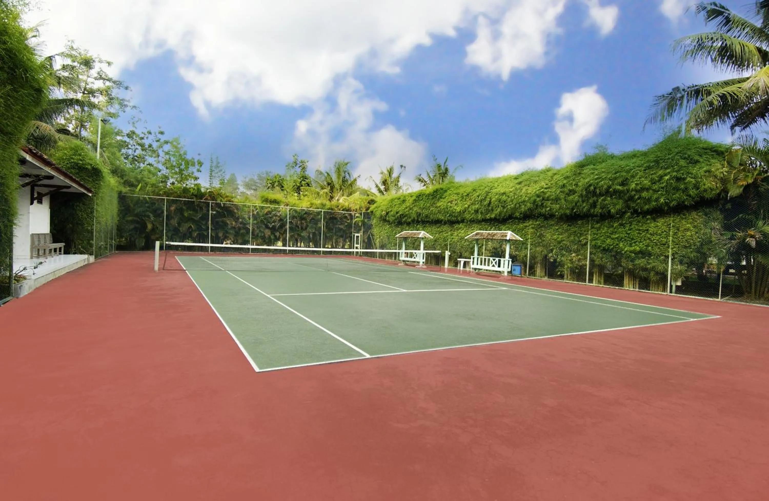 Tennis court in The Jayakarta Yogyakarta Hotel & Spa