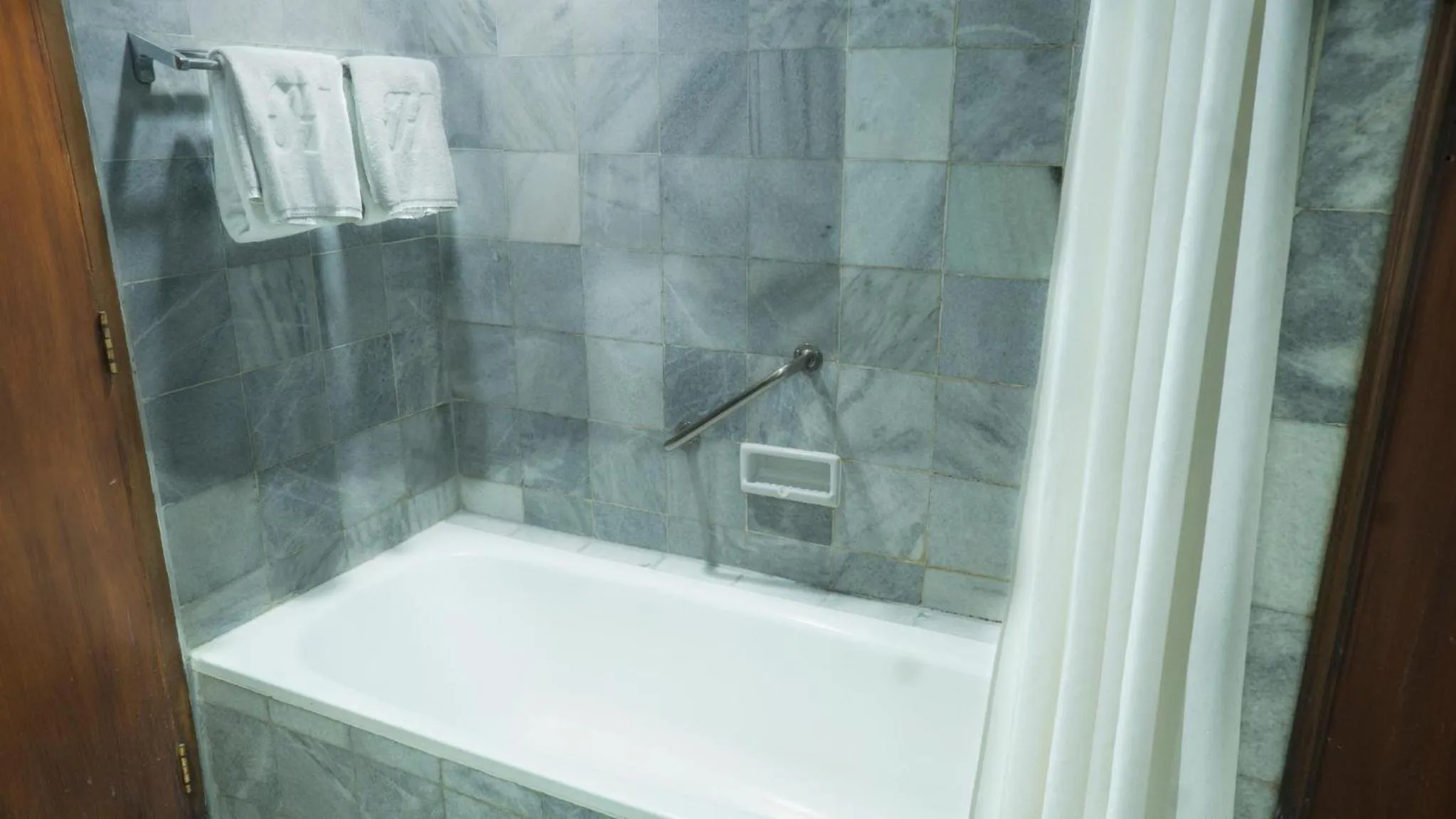 Bath in The Jayakarta Yogyakarta Hotel & Spa