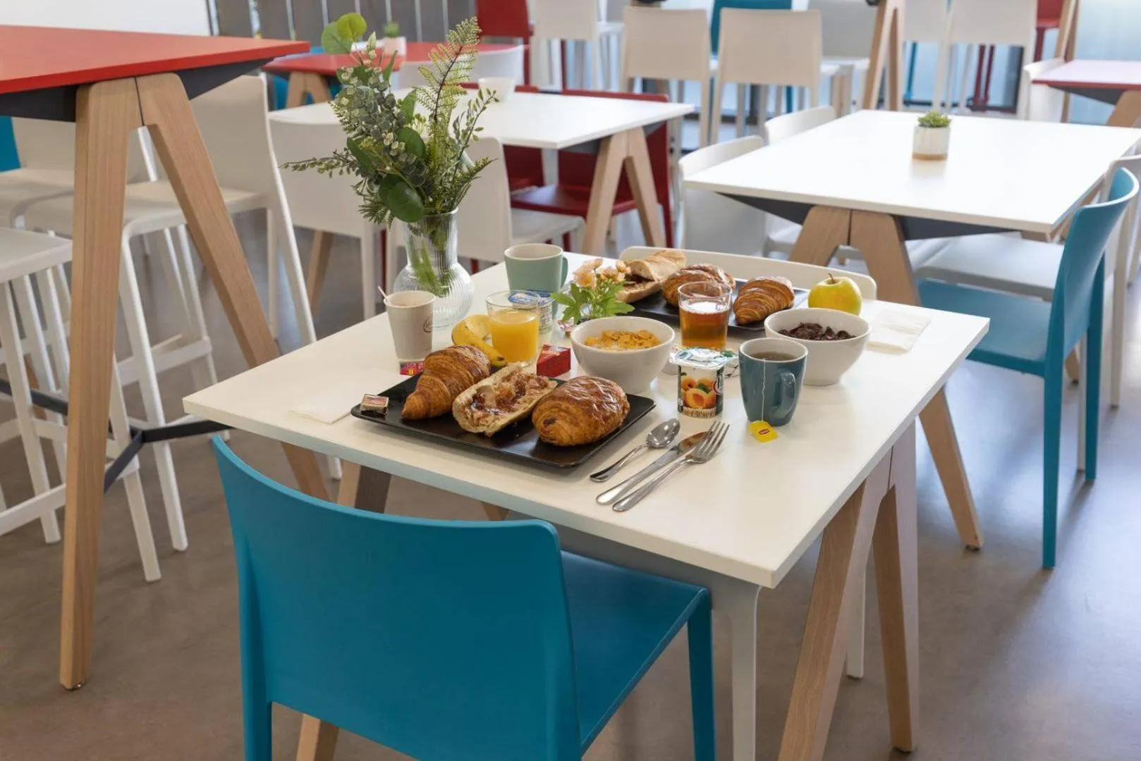 Breakfast in Study Hôtel Bordeaux Lormont