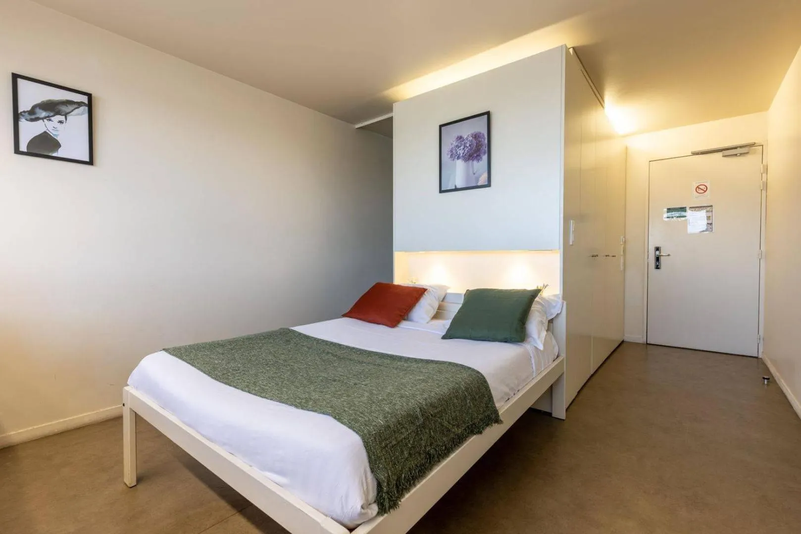 Bed in Study Hôtel Bordeaux Lormont