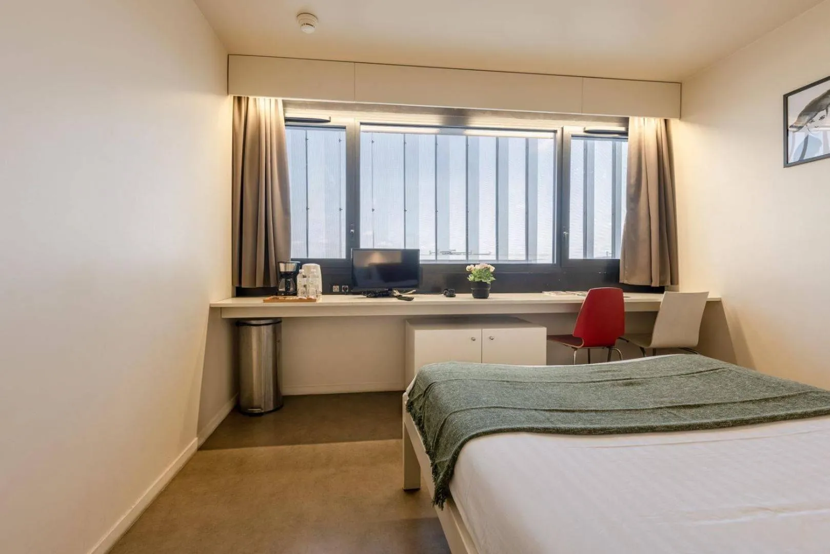 Bed in Study Hôtel Bordeaux Lormont