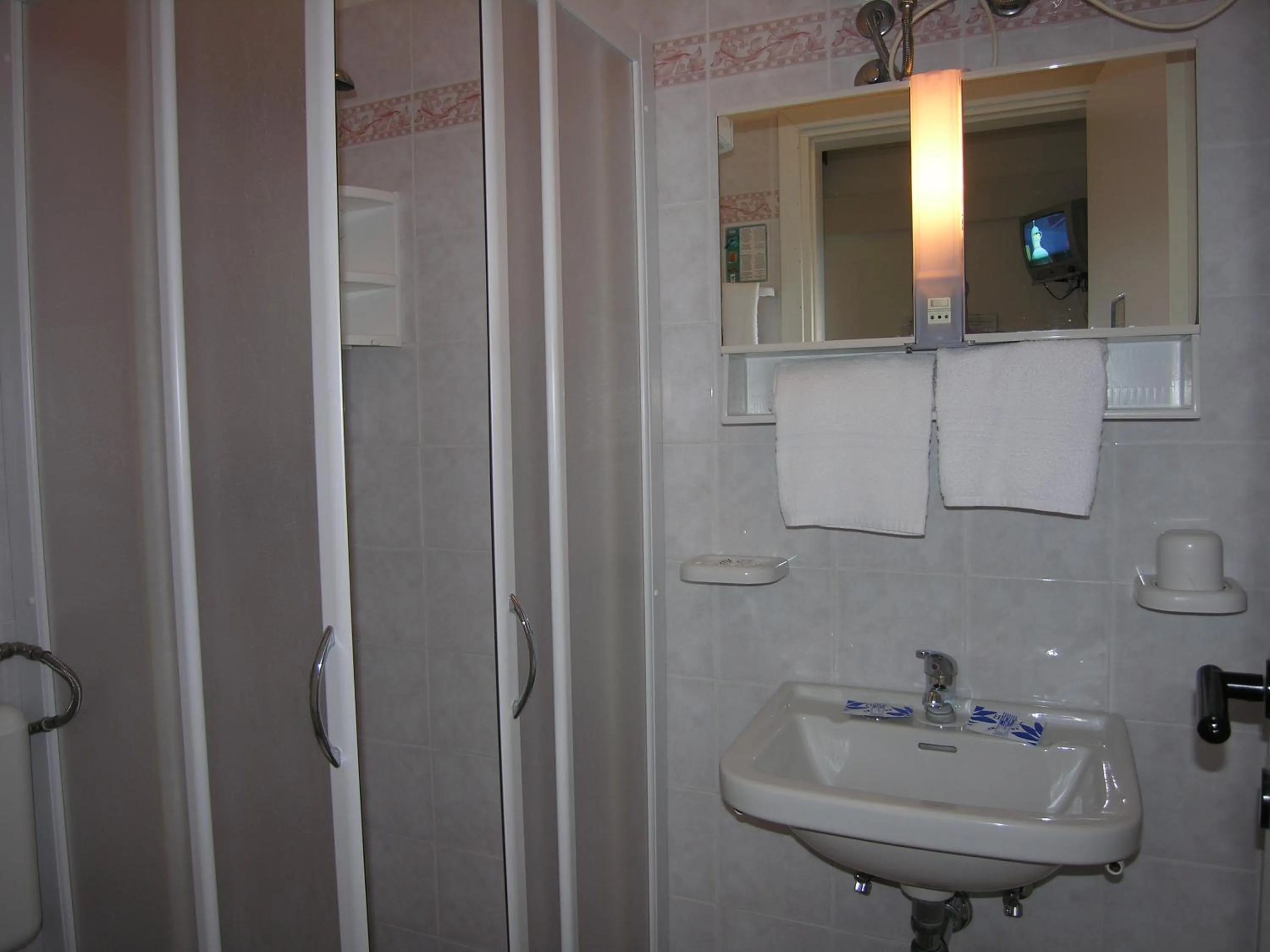 Bathroom in Hotel Garni Tahiti