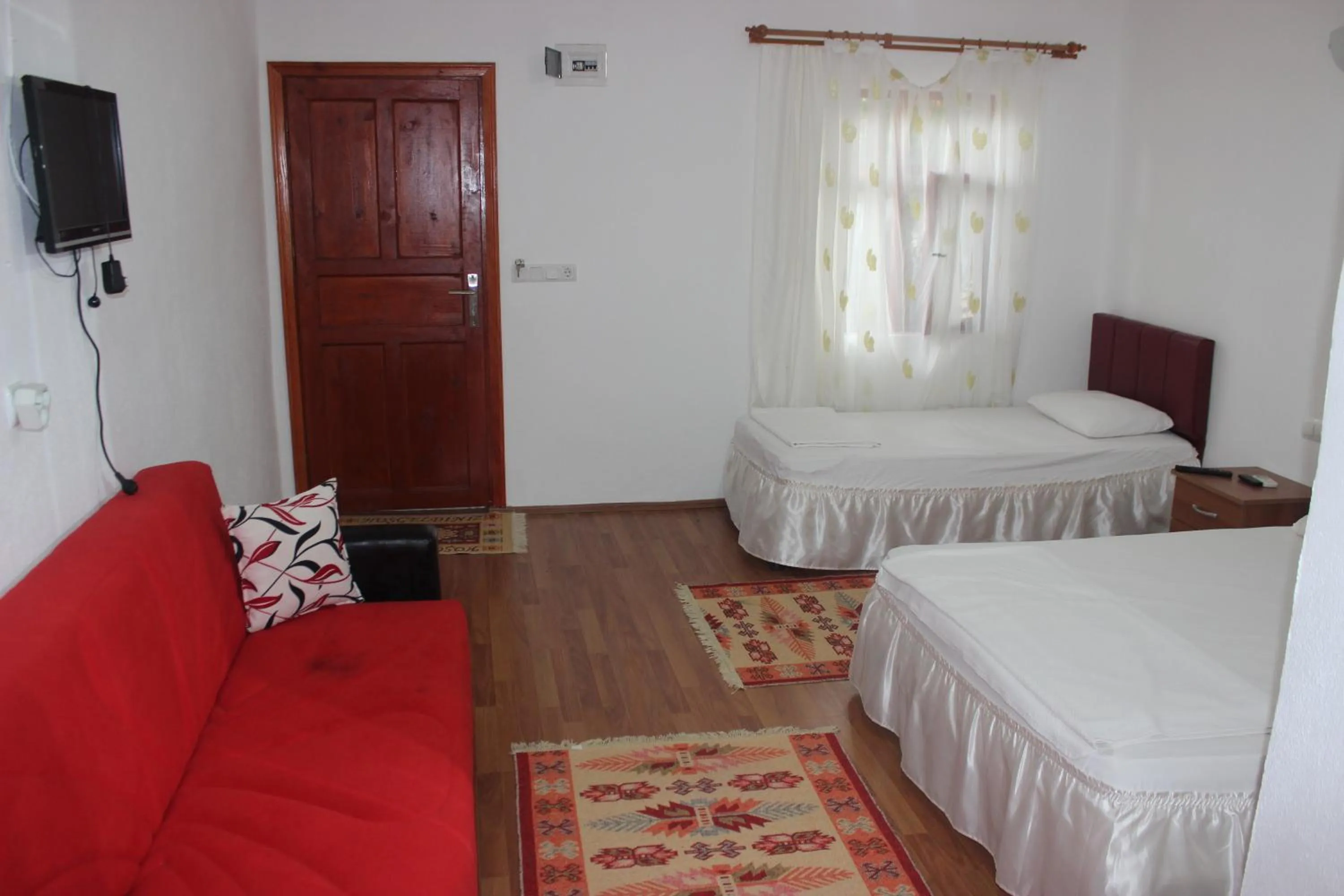 Photo of the whole room, Bed in Alibaba Pension