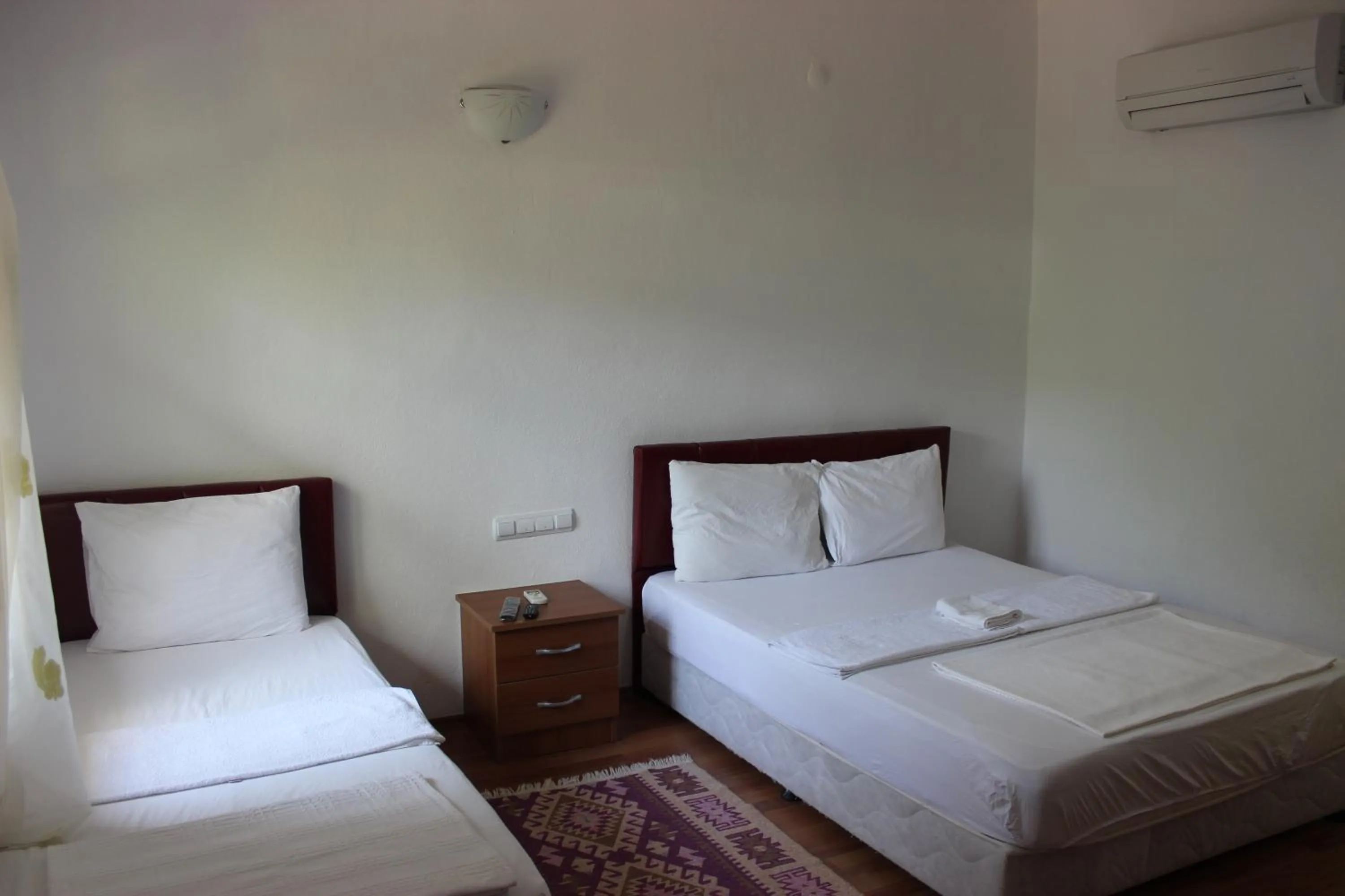 Photo of the whole room, Bed in Alibaba Pension