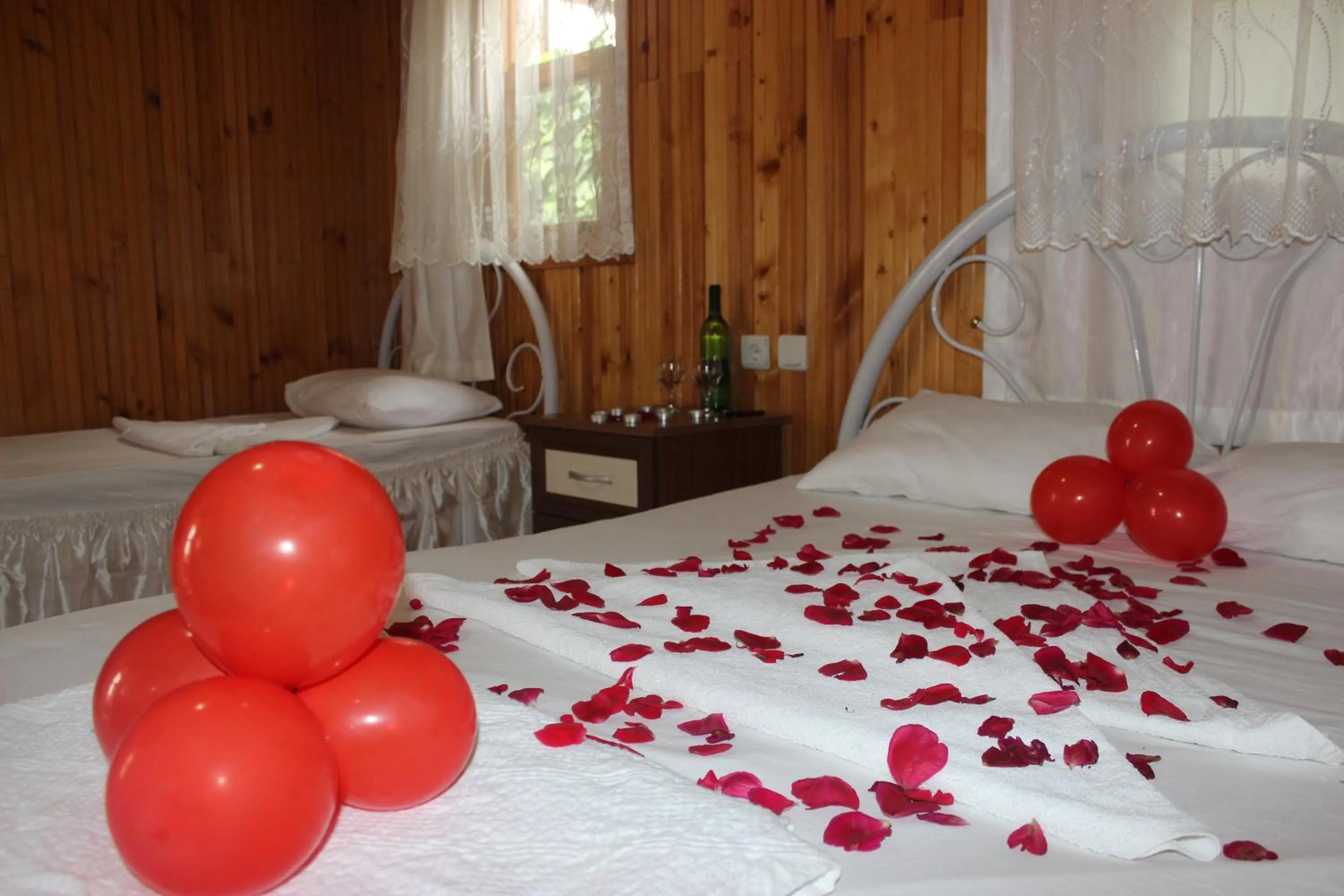 Photo of the whole room, Bed in Alibaba Pension