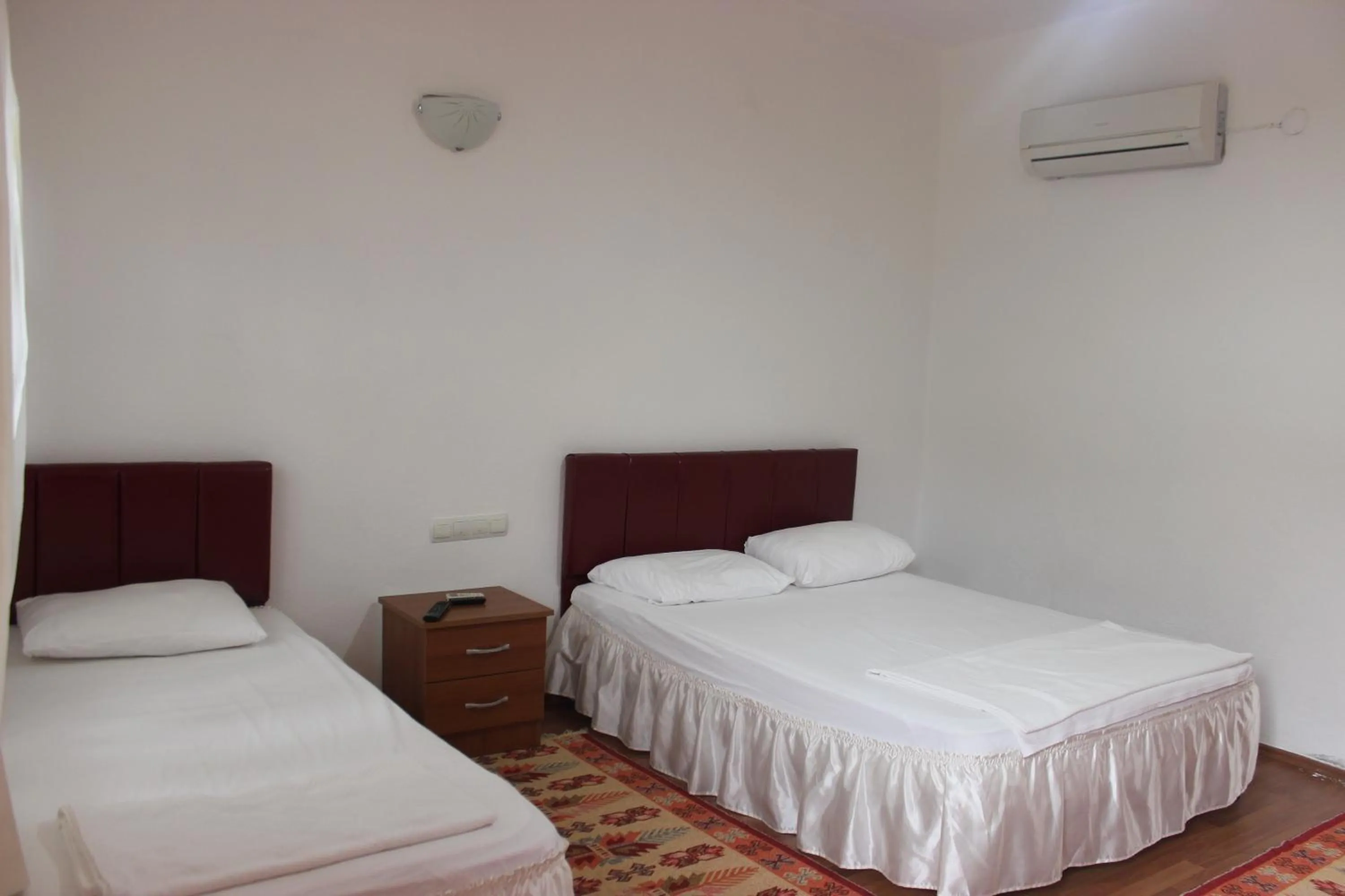 Photo of the whole room, Bed in Alibaba Pension