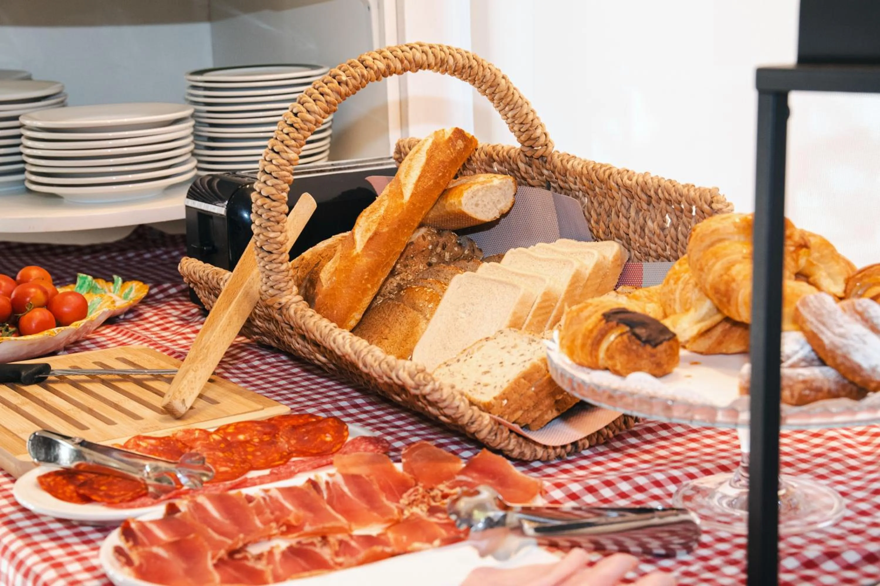 Buffet breakfast in Hotel Plaça