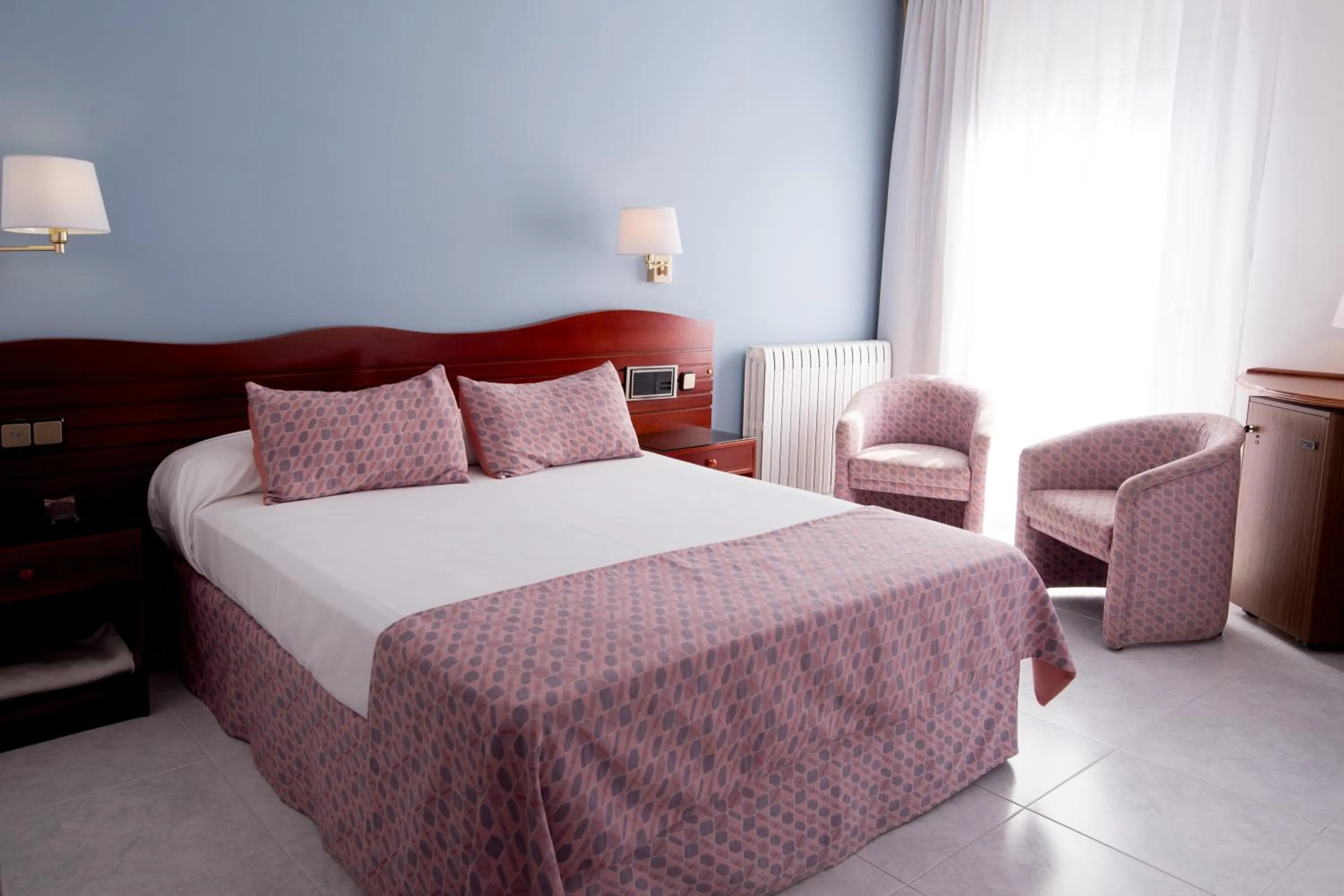 Photo of the whole room, Bed in Hotel Plaça