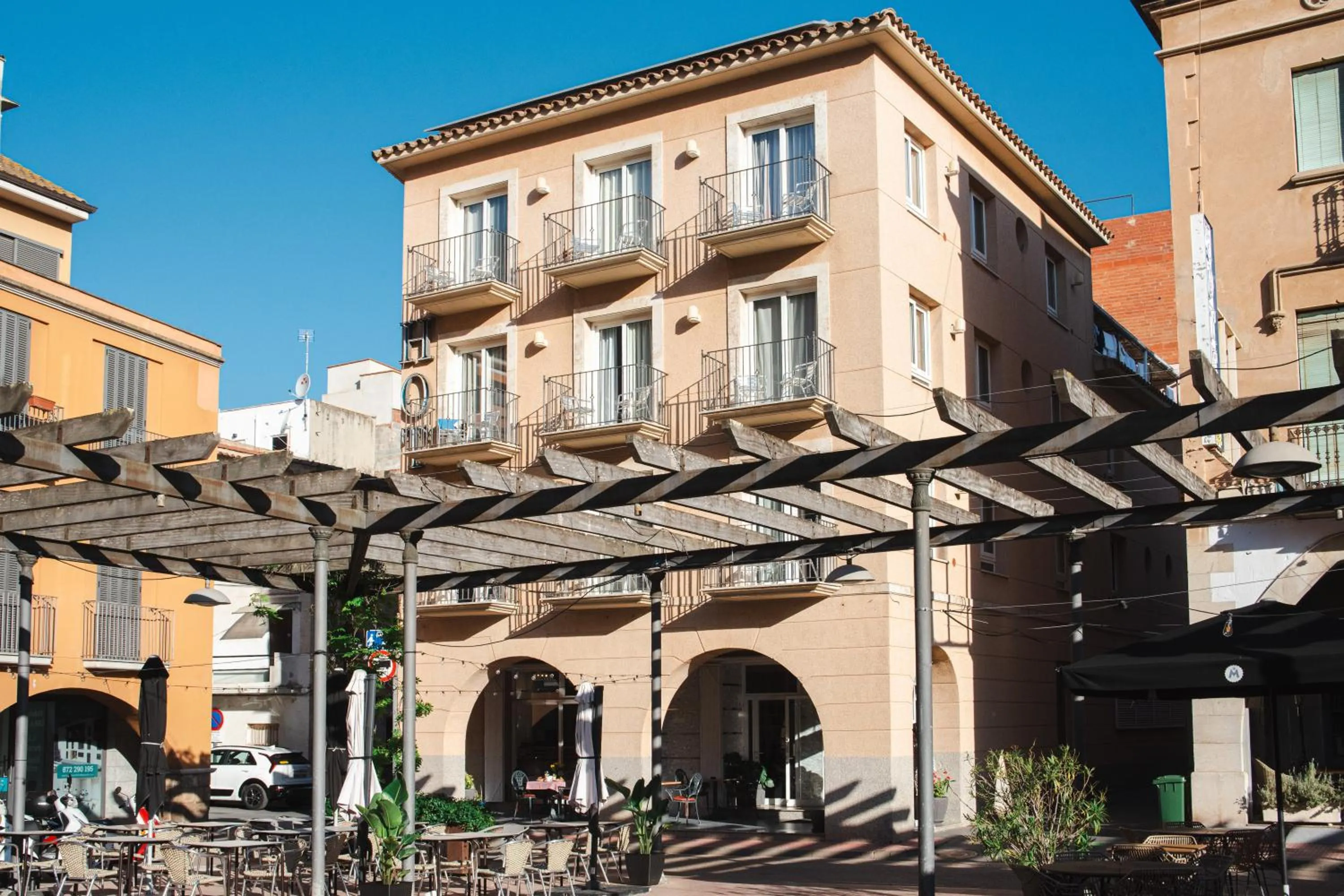 Facade/entrance in Hotel Plaça