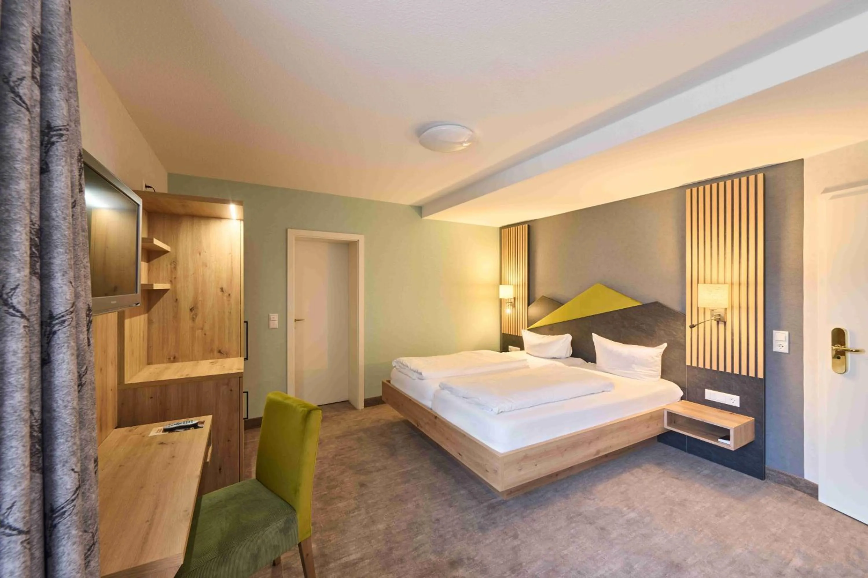 Photo of the whole room, Bed in Brauhaus Zum Löwen