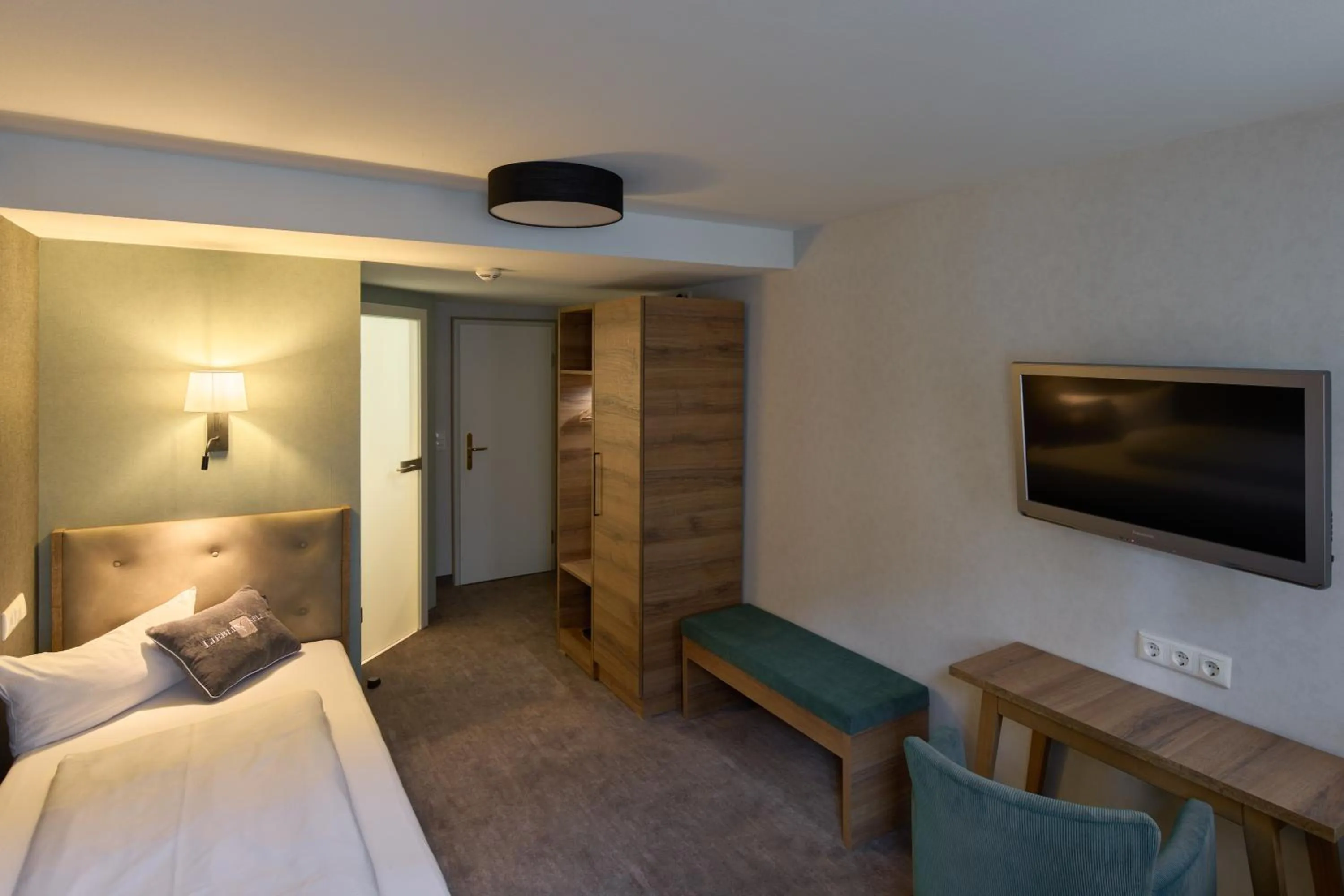 Photo of the whole room, Bed in Brauhaus Zum Löwen