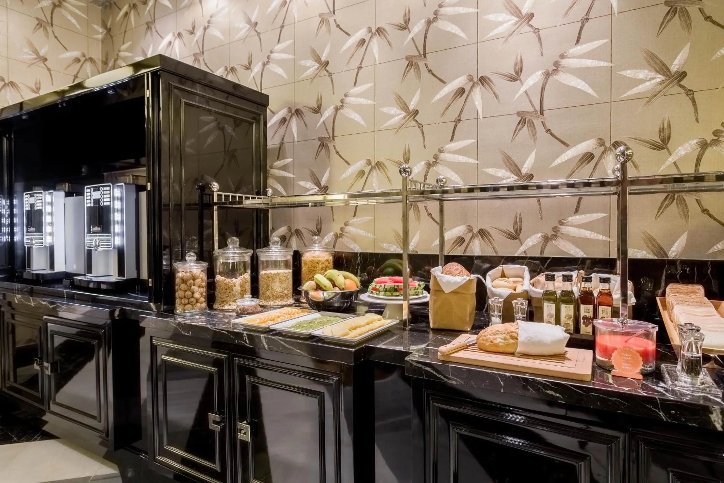 Restaurant/places to eat in Room Mate Anna, Barcelona