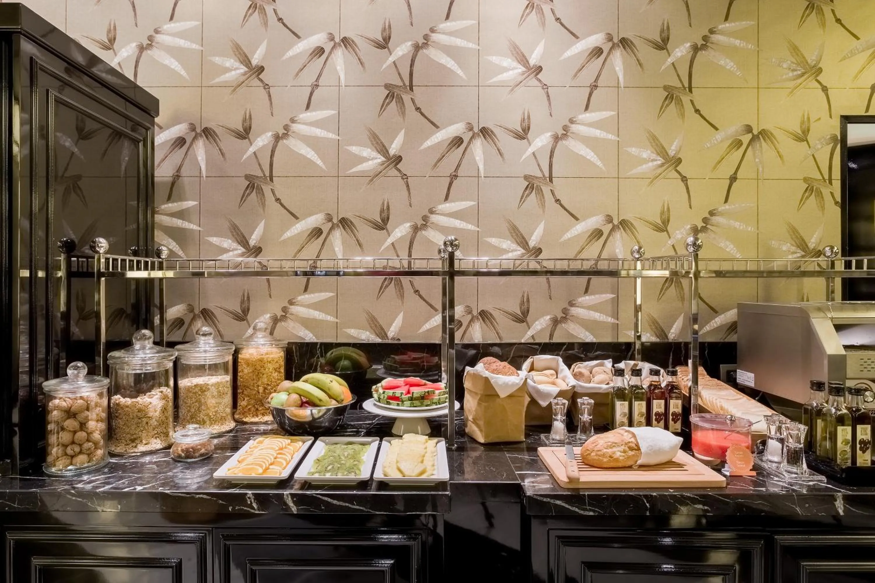 Restaurant/places to eat in Room Mate Anna, Barcelona