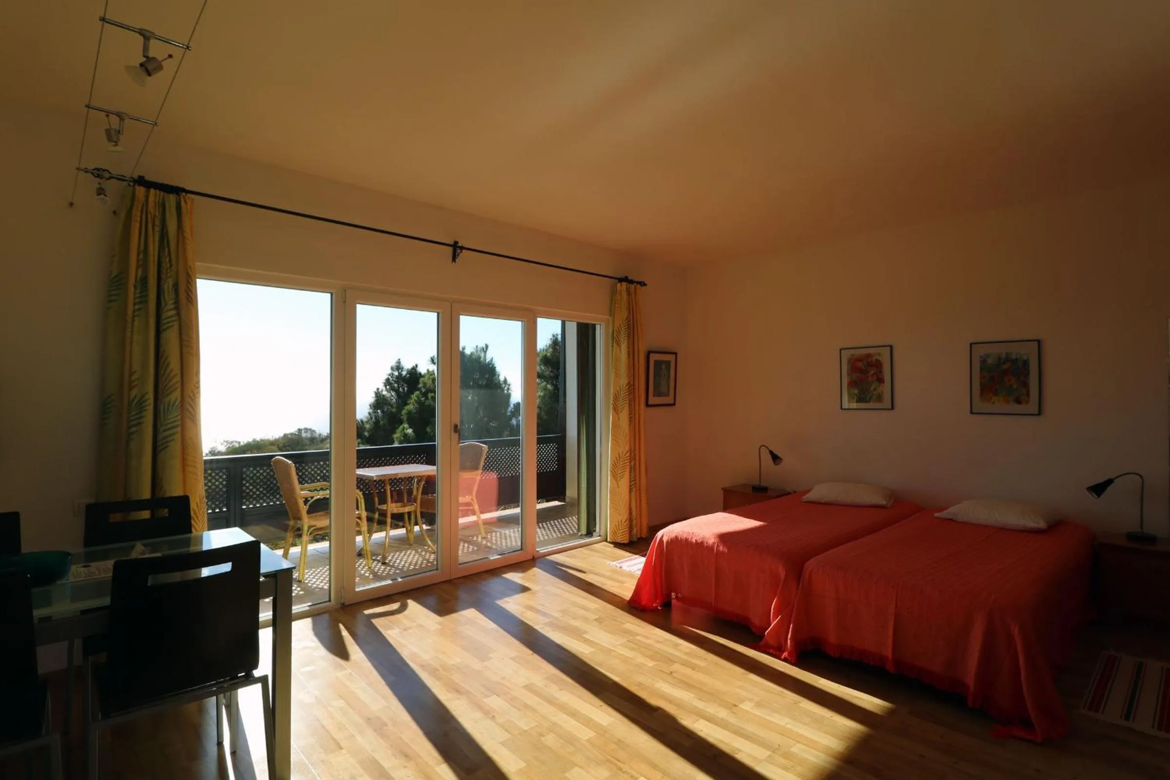 Spring, Bed in Apartamentos Miranda