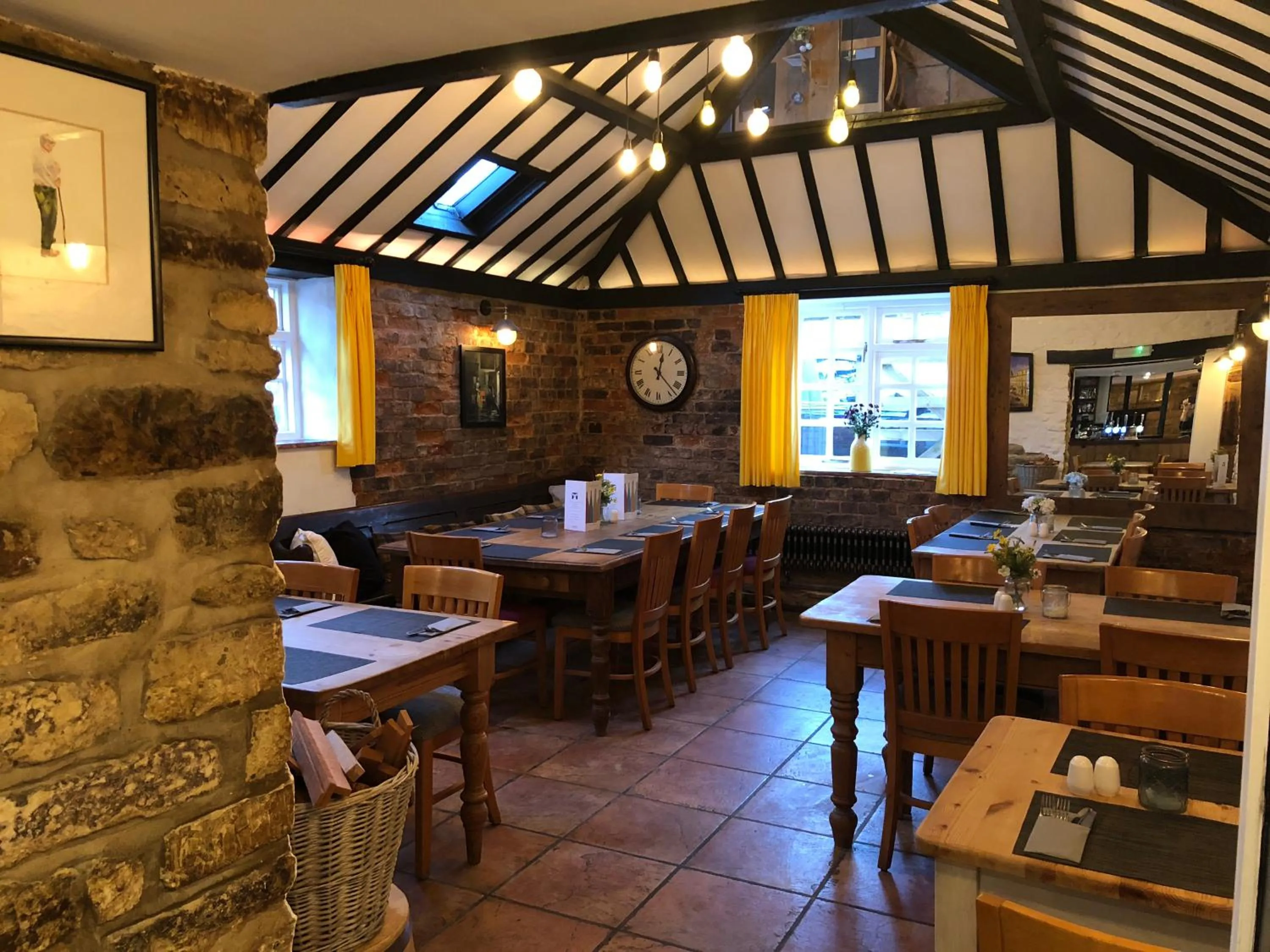 Restaurant/places to eat in The White Hart