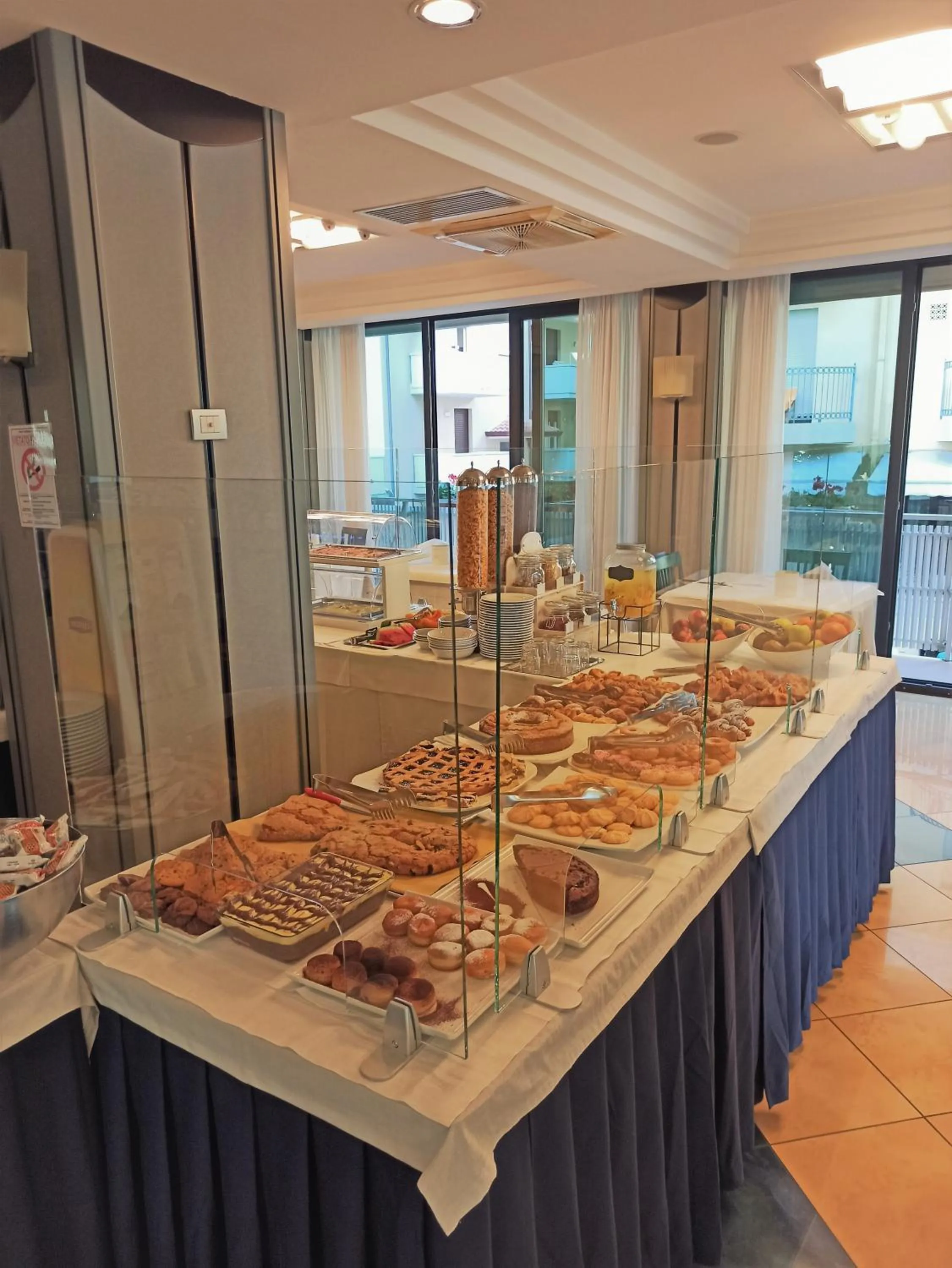 Breakfast in Hotel Gabbiano