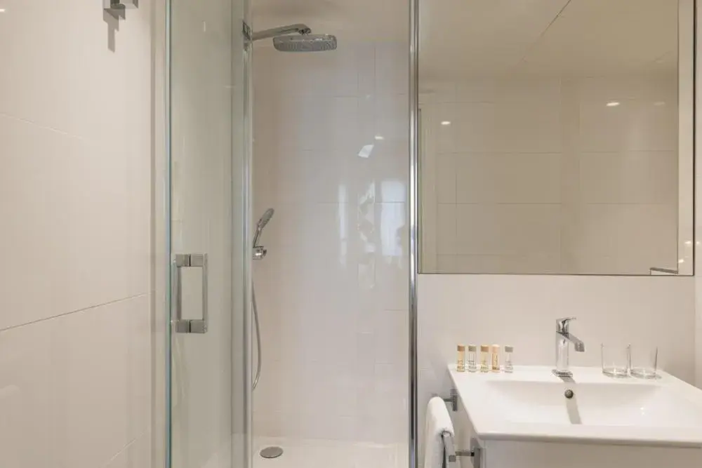 Standard Queen Room in Atlantic Hotel Standard Queen Room in Atlantic Hotel