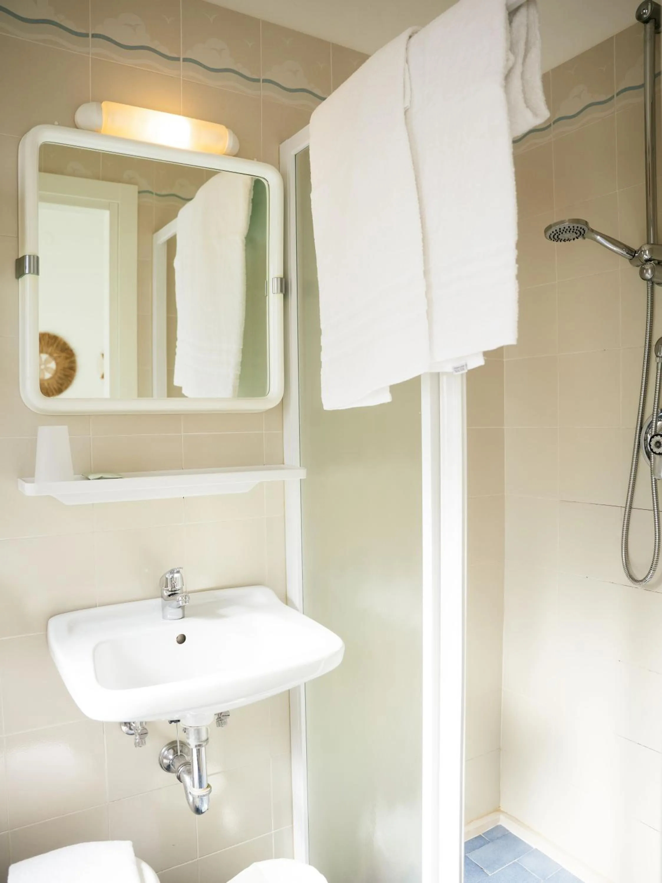 Shower in Hotel Bahia