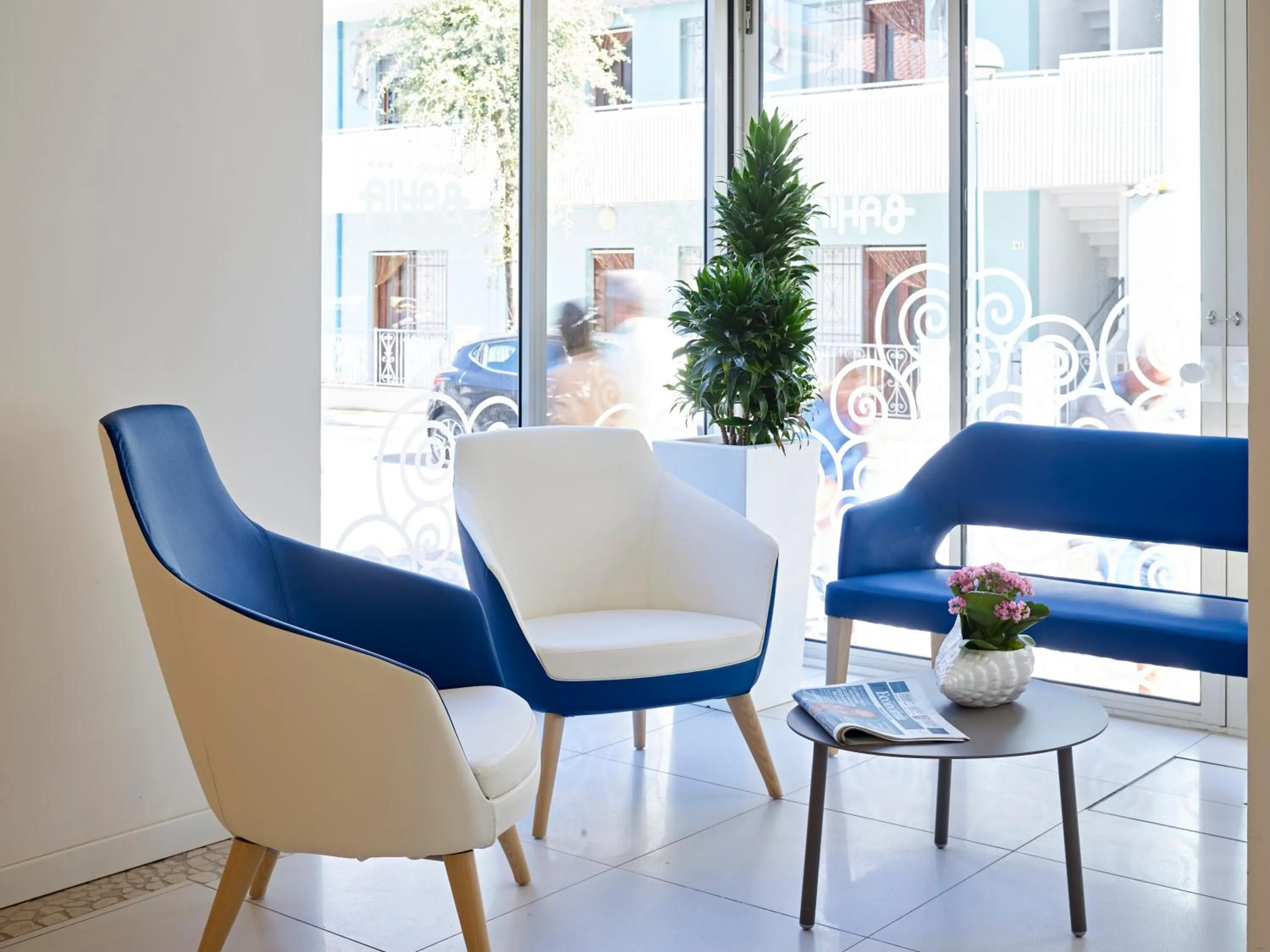 Seating area in Hotel Bahia