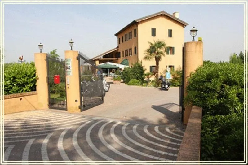 Property building in Country House Country Club