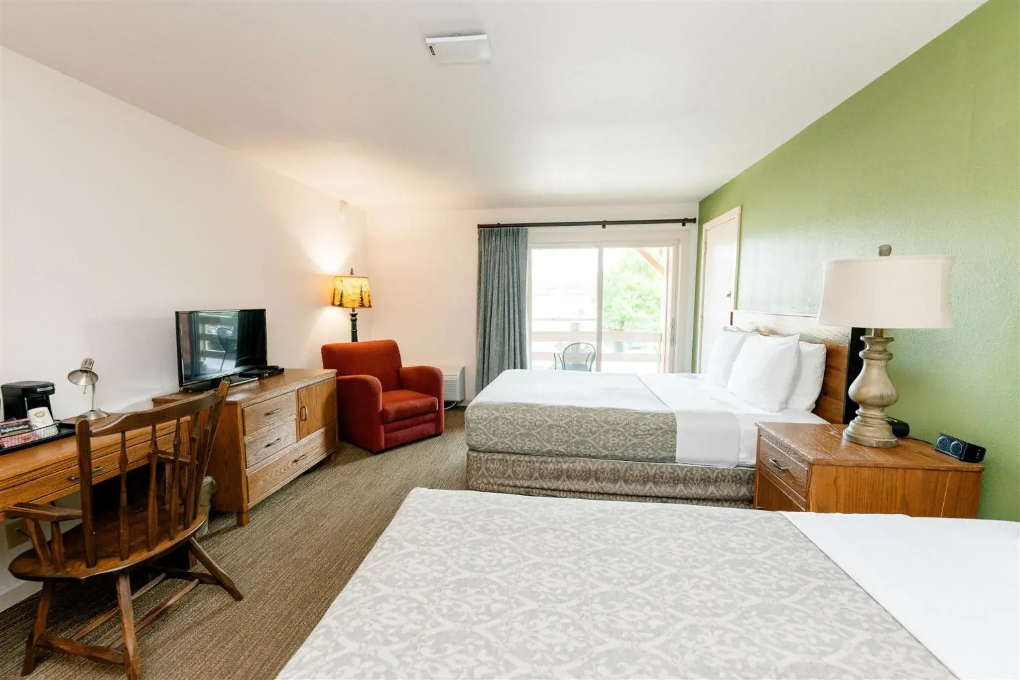 Deluxe Queen Room with Two Queen Beds in Brown County Inn Deluxe Queen Room with Two Queen Beds in Brown County Inn