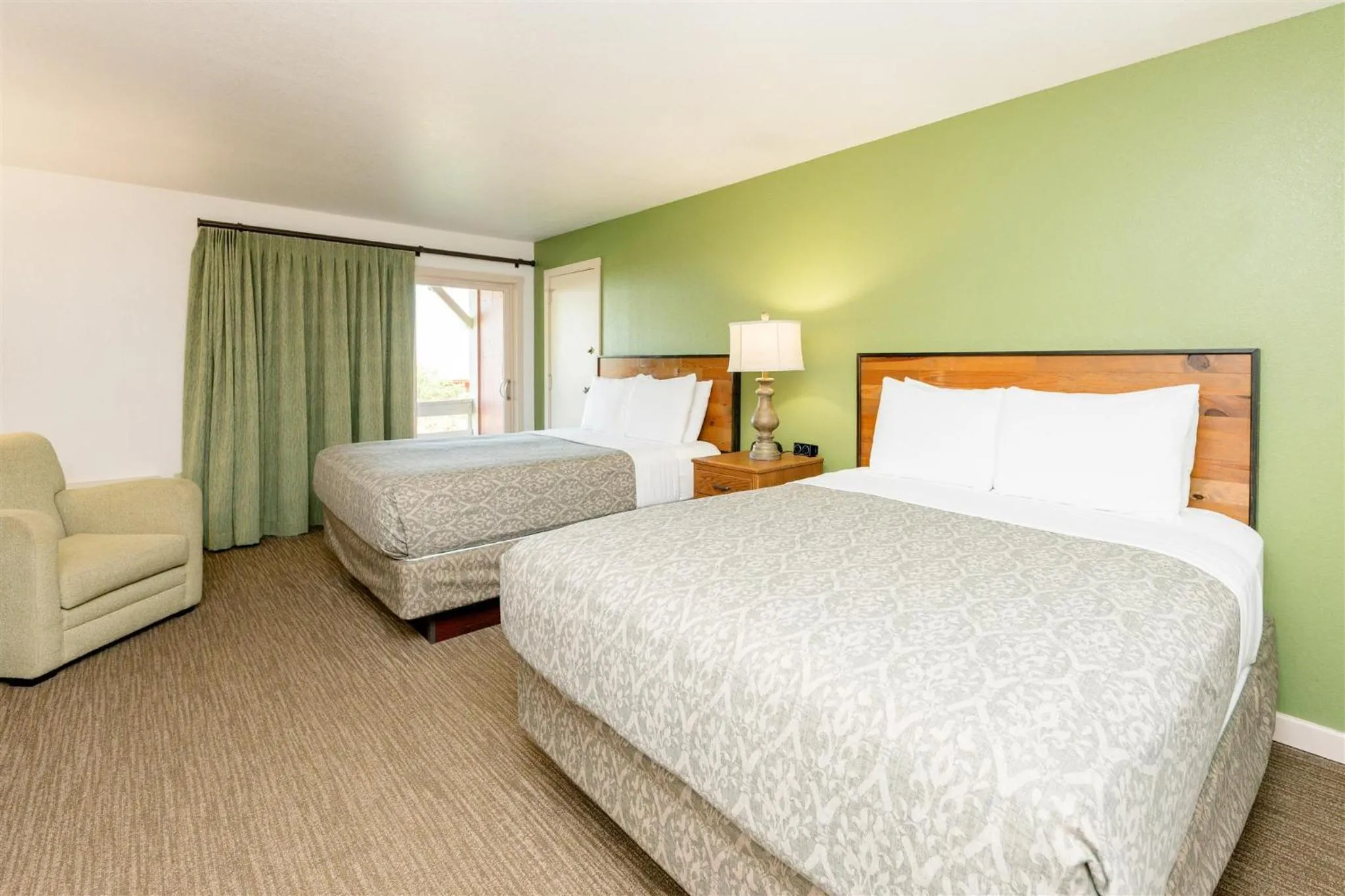 Bedroom, Bed in Brown County Inn