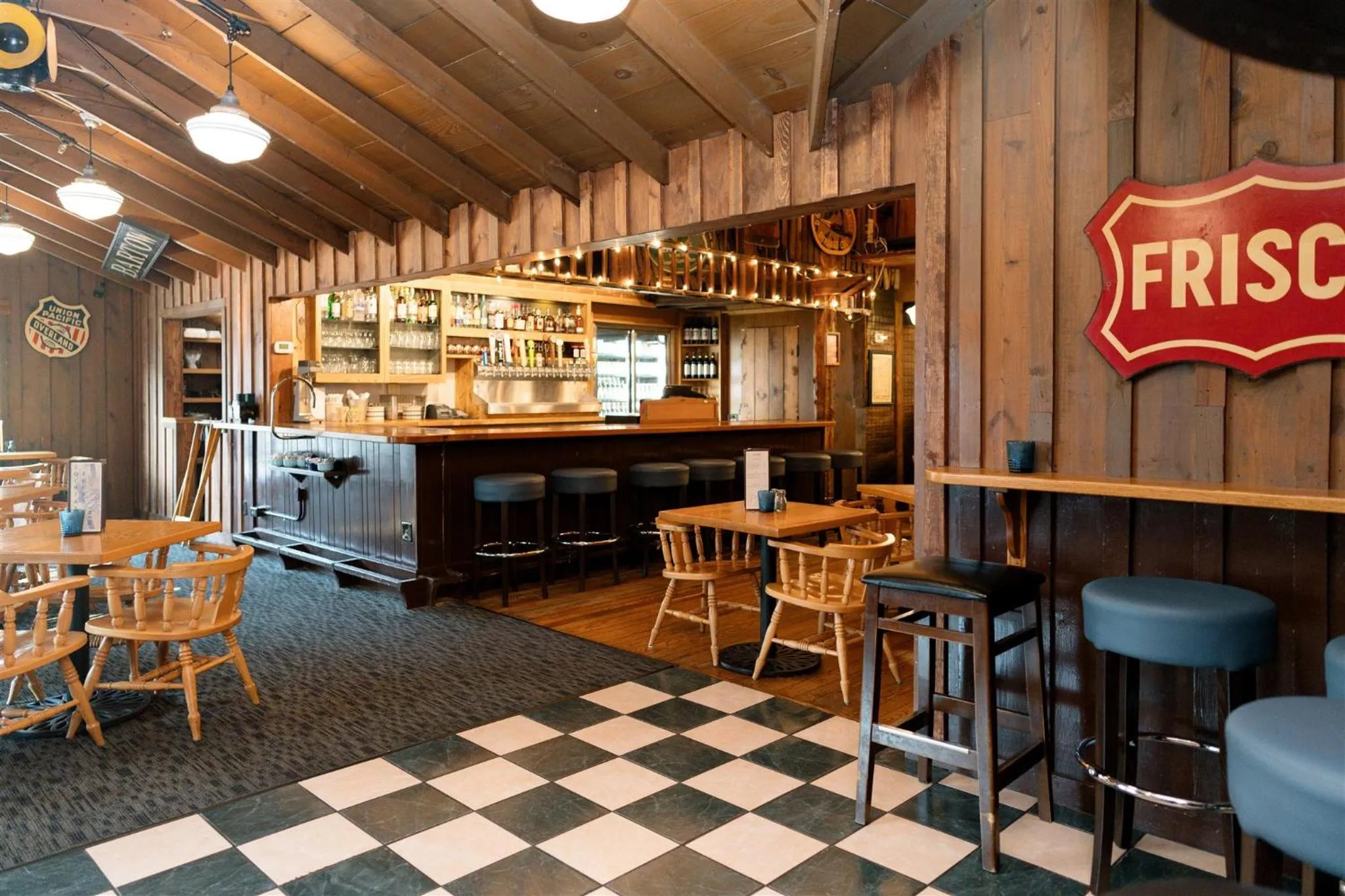 Lounge or bar in Brown County Inn