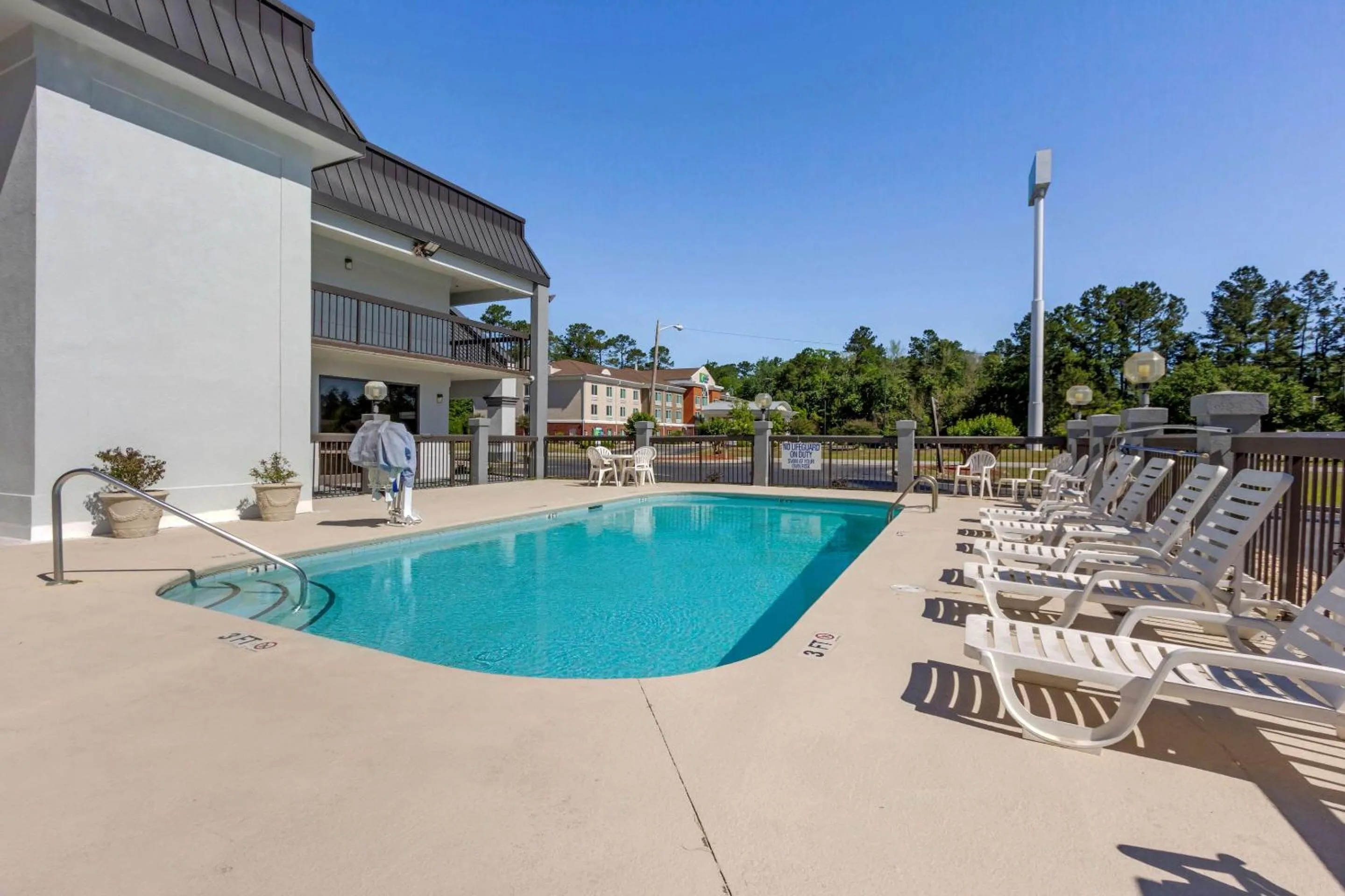 Pool view in Quality Inn Walterboro I-95