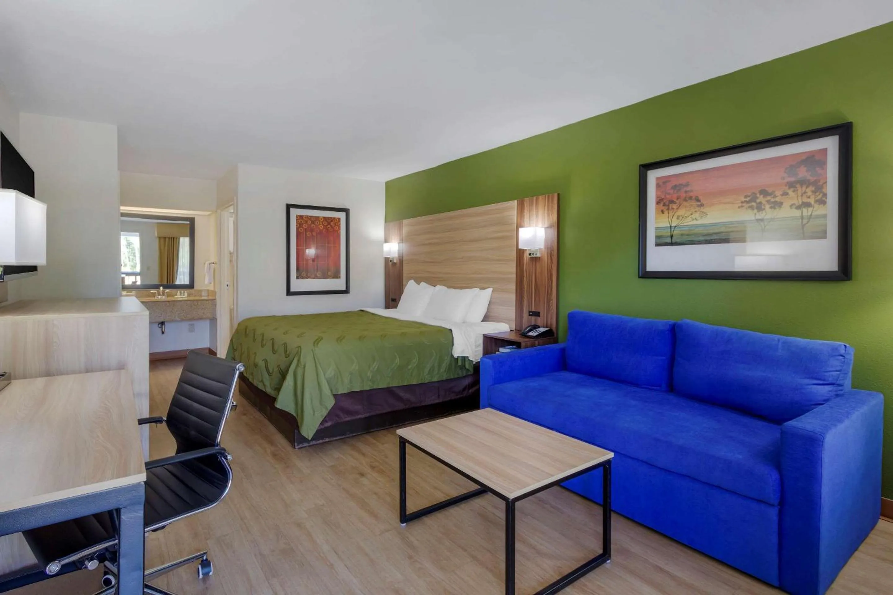 Bedroom, Bed in Quality Inn Walterboro I-95