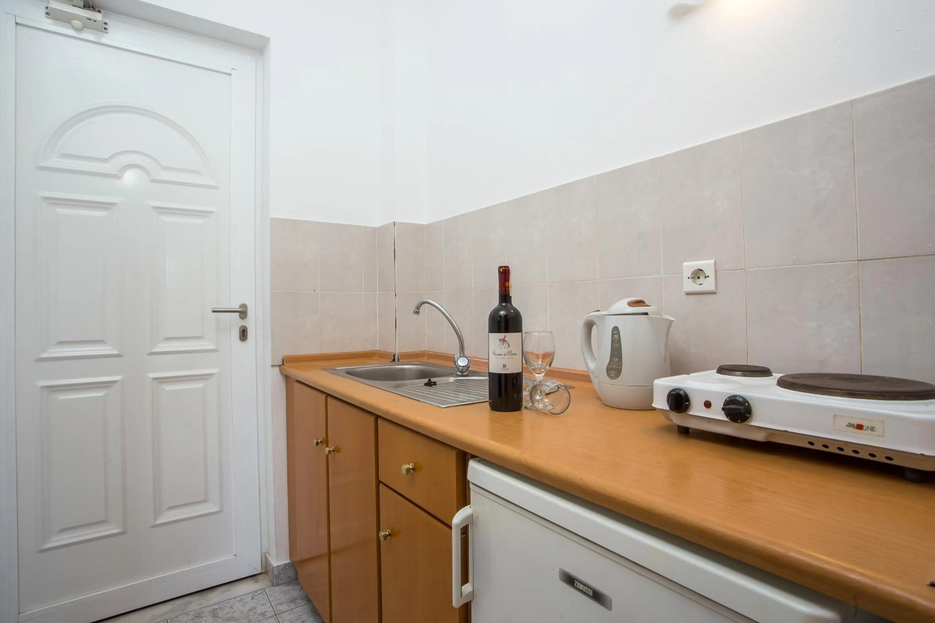 Kitchen or kitchenette in Dias Studios & Suites