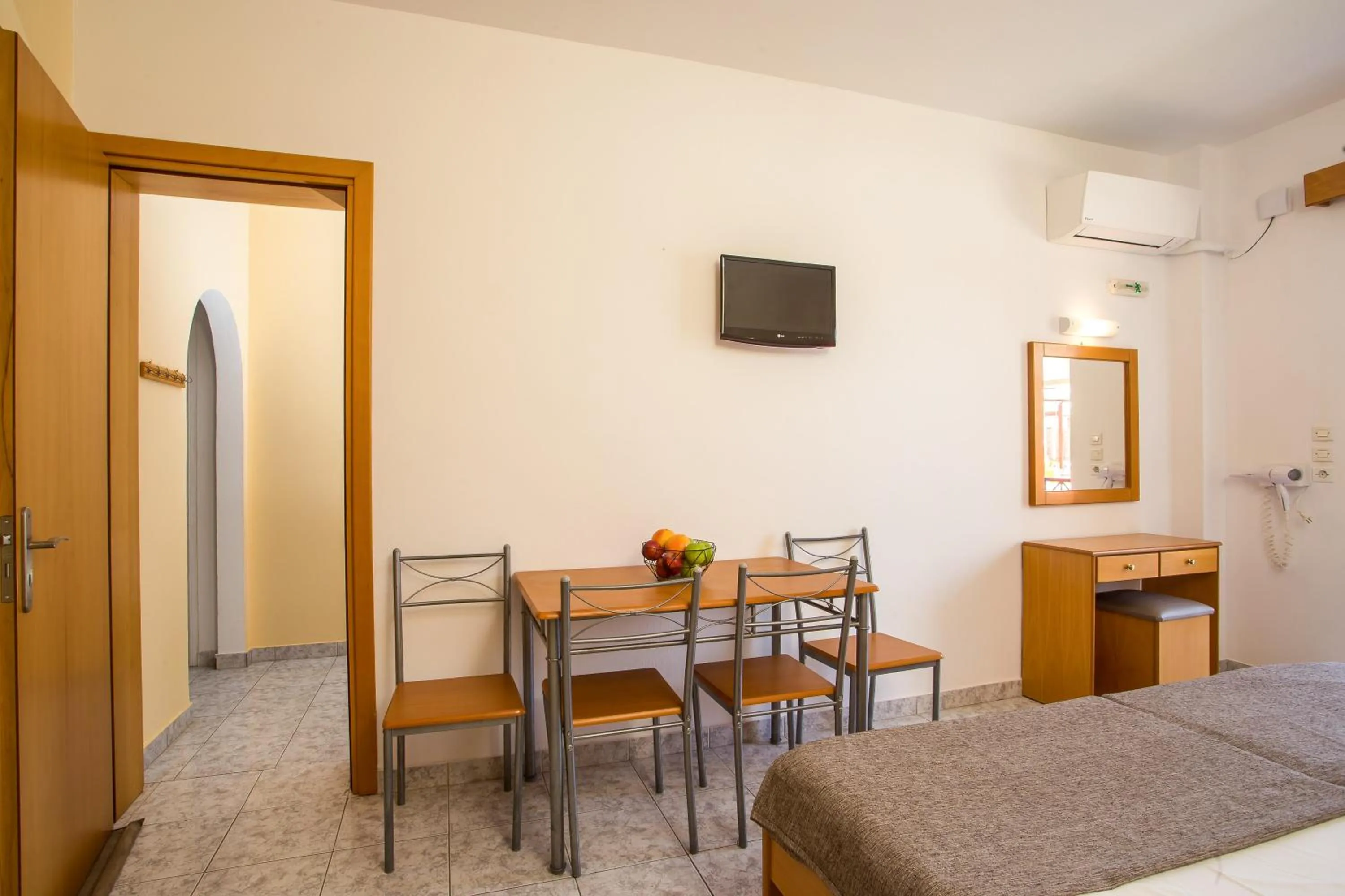 Bedroom, Bed in Dias Studios & Suites